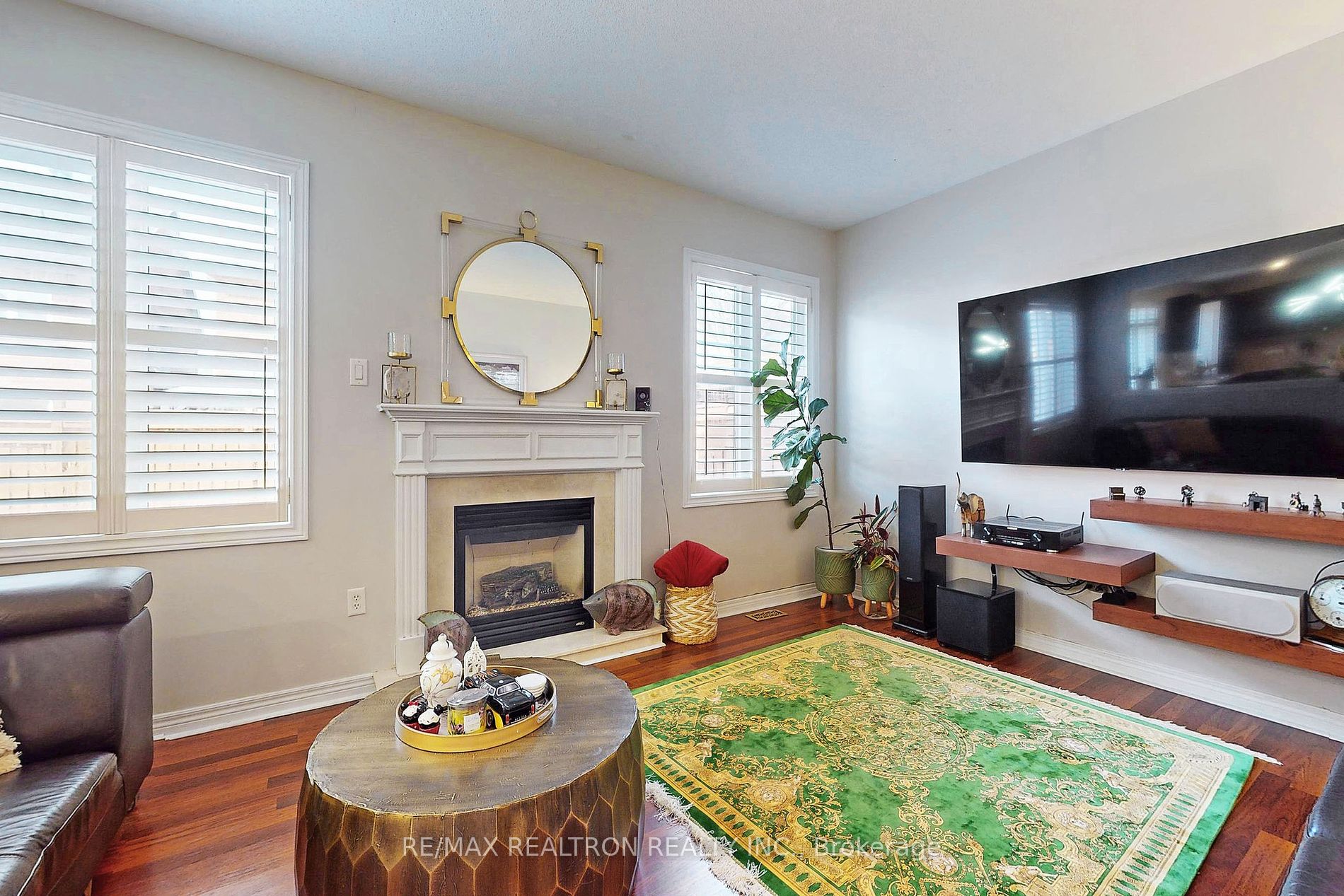 18 Halldorson Avenue