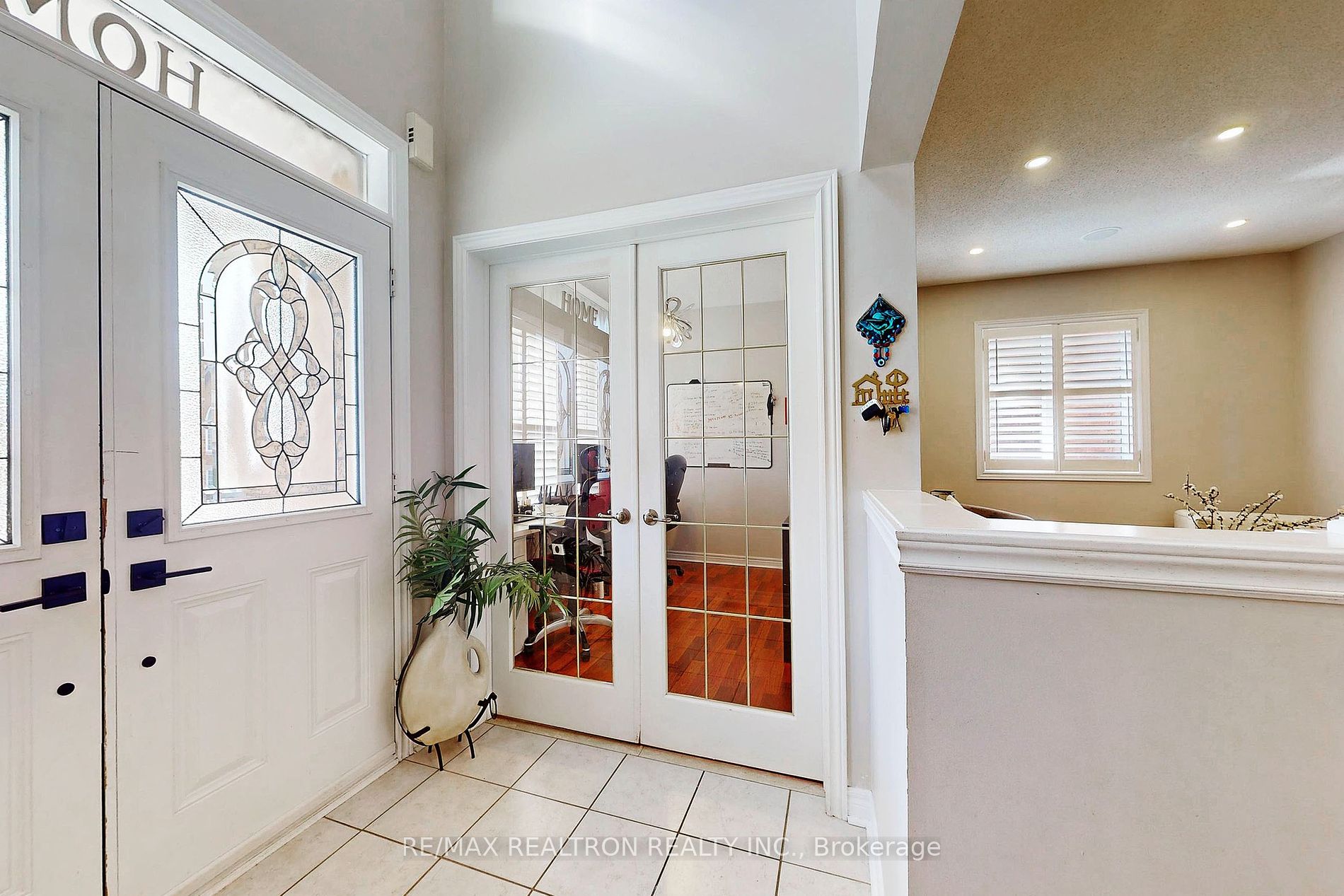 18 Halldorson Avenue