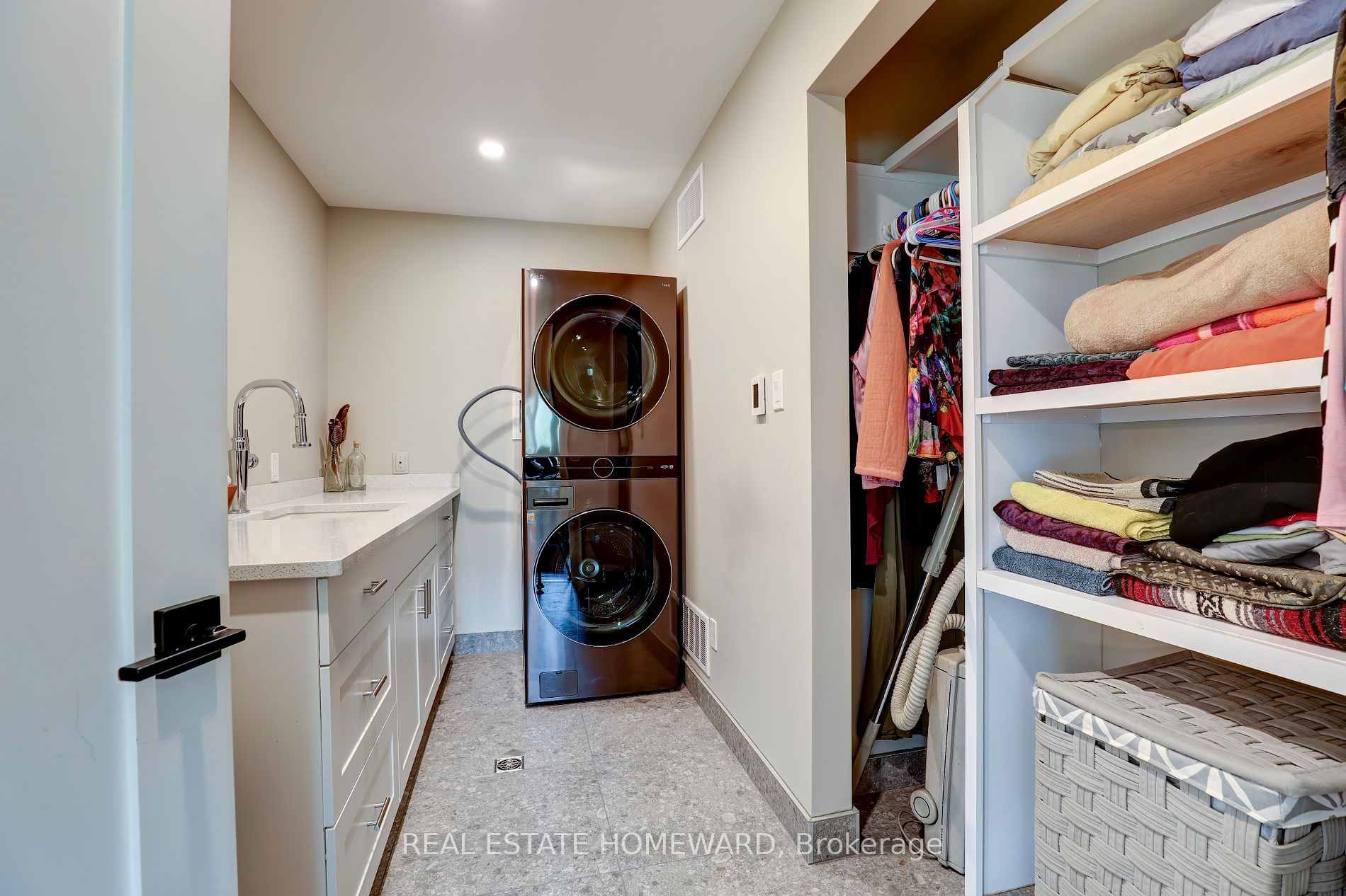 21 Windsor Dr