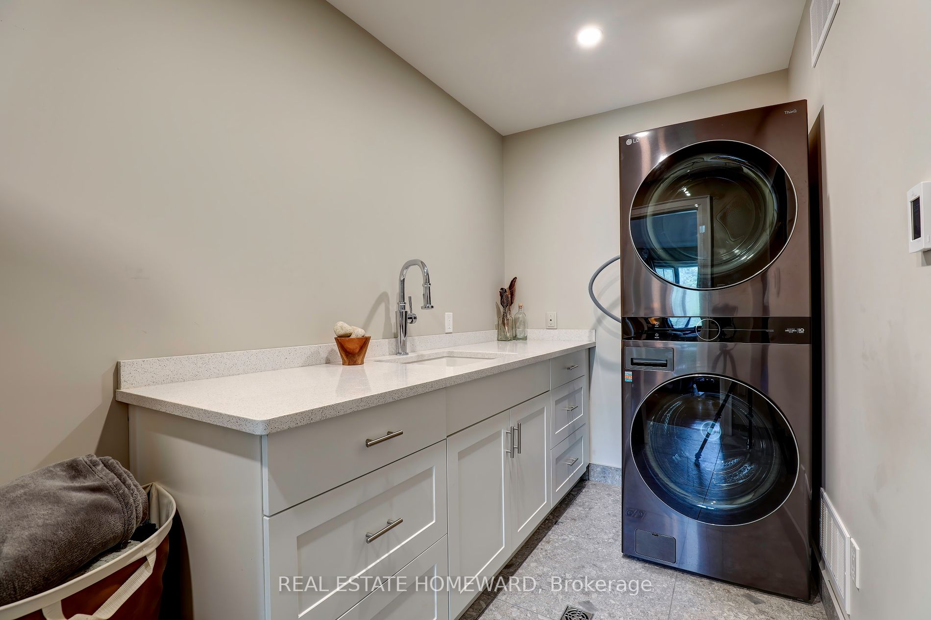 21 Windsor Dr