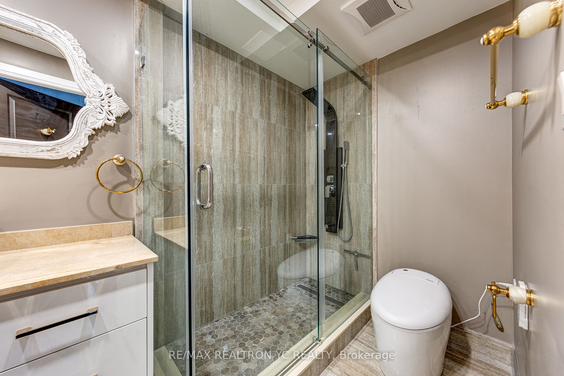 8111 Yonge St, #1712