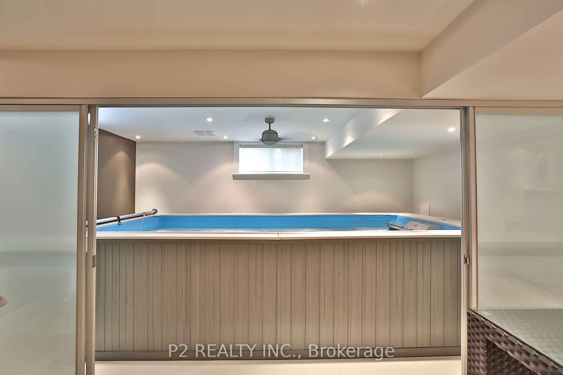 8 Thornhill Avenue