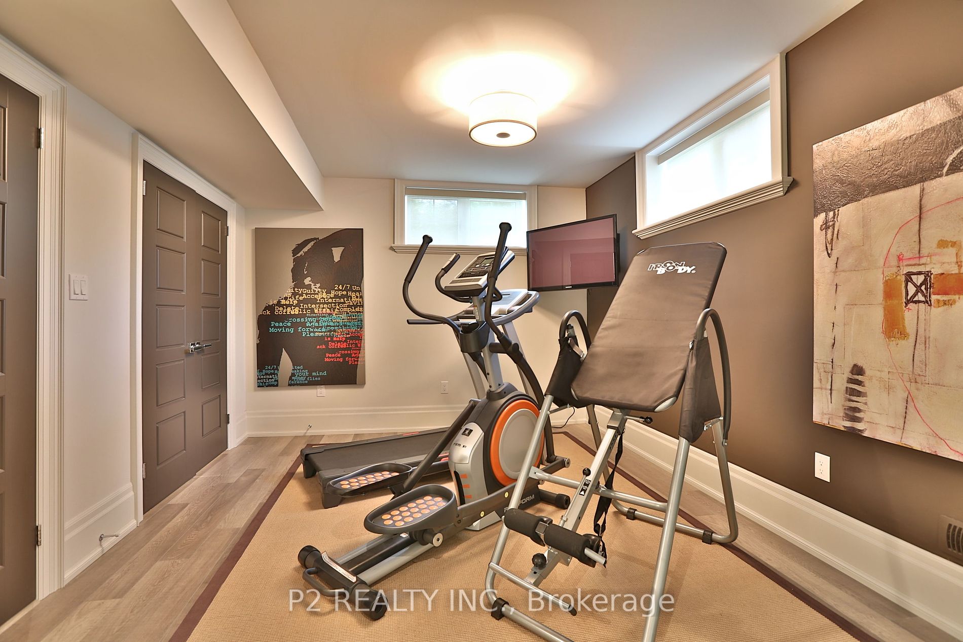8 Thornhill Avenue
