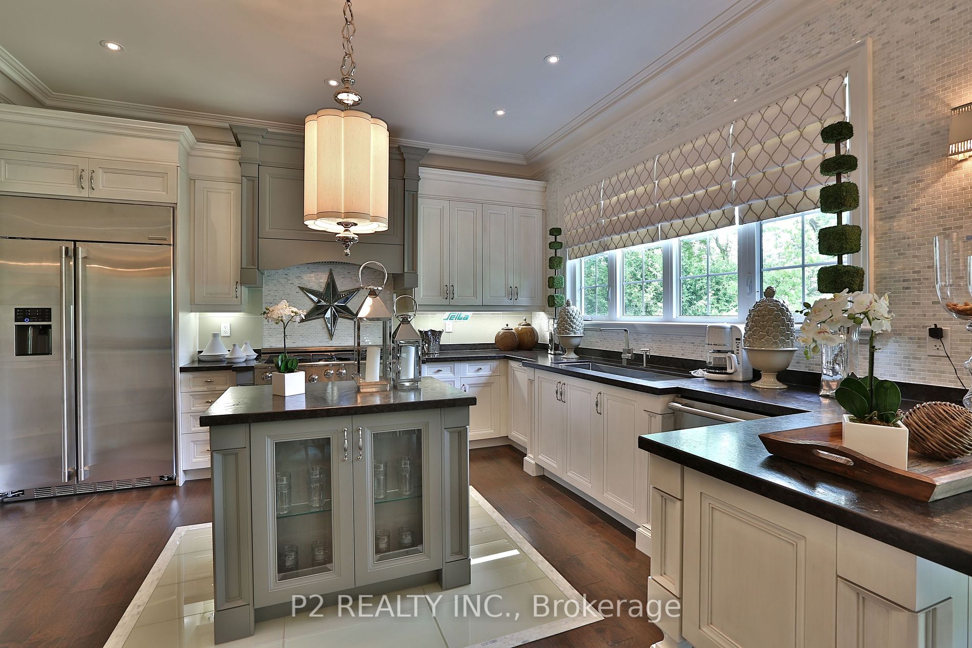 8 Thornhill Avenue