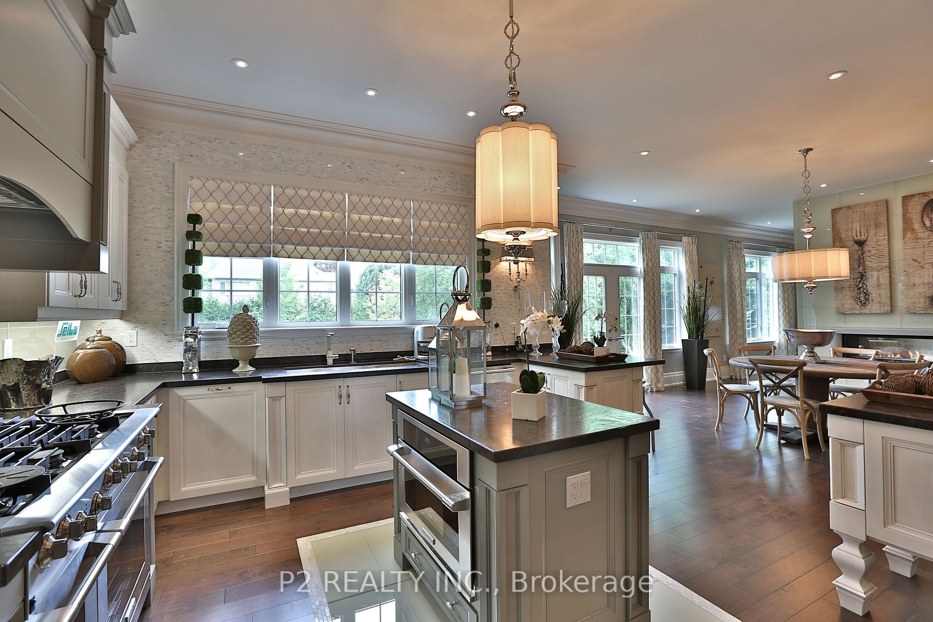 8 Thornhill Avenue