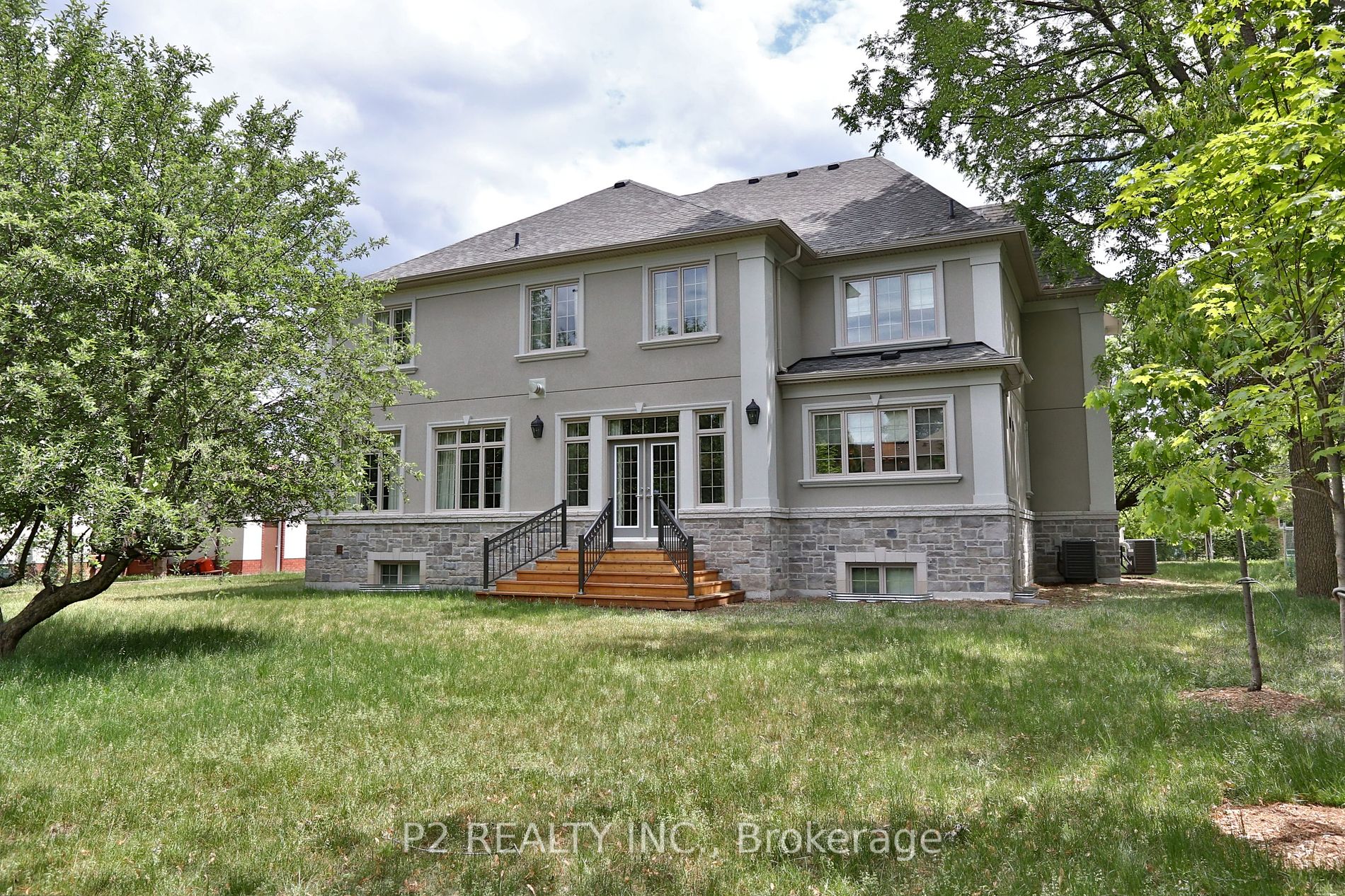 8 Thornhill Avenue