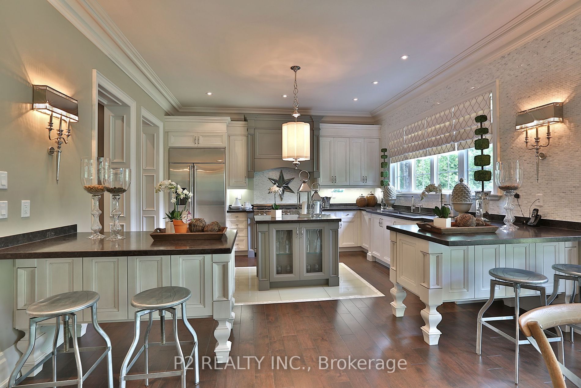 8 Thornhill Avenue