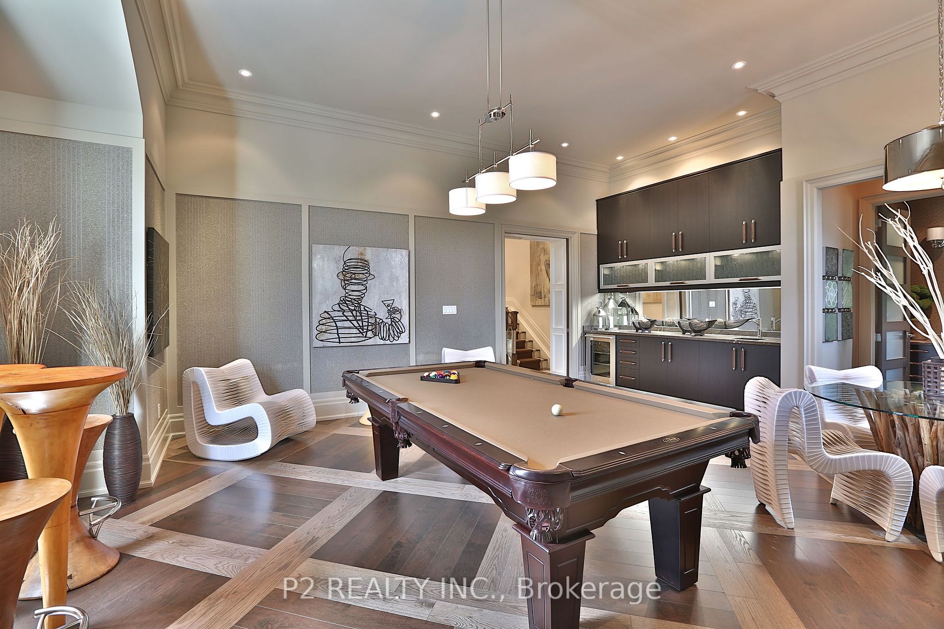 8 Thornhill Avenue