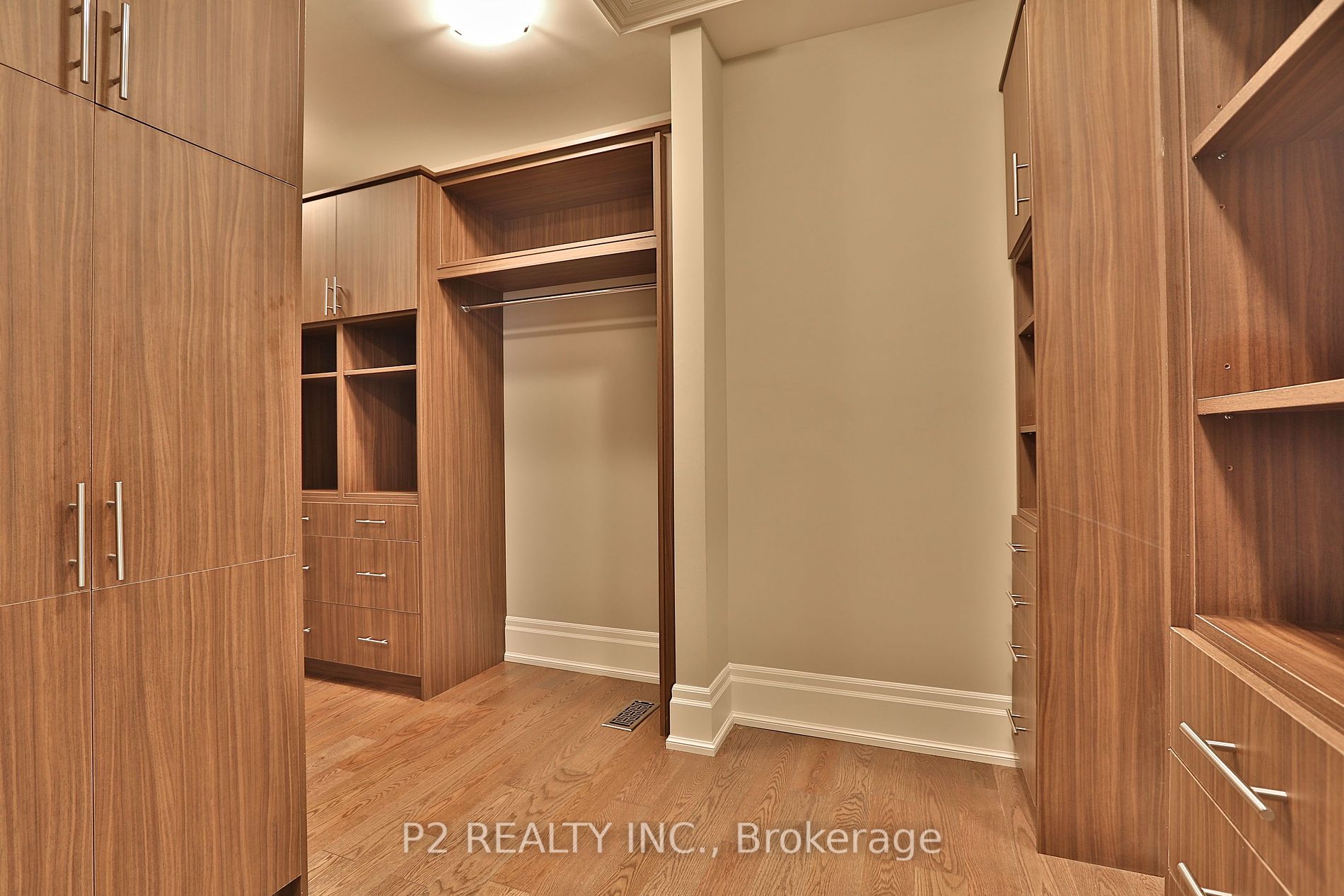 8 Thornhill Avenue
