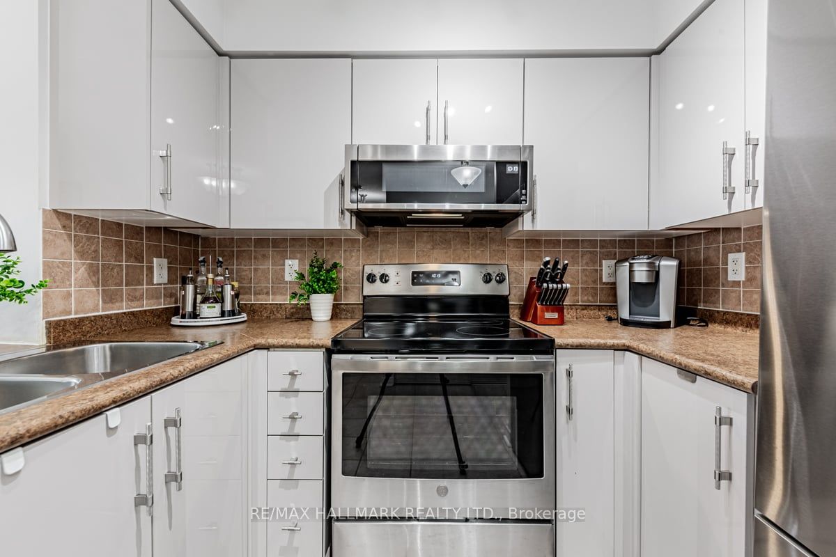 23 Oneida Crescent #PH02
