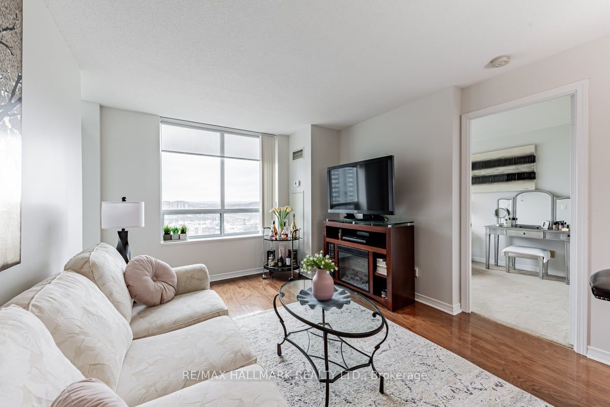 23 Oneida Crescent #PH02