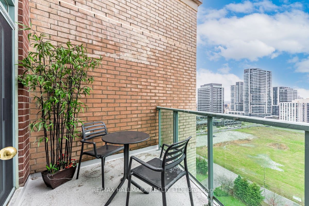 23 Oneida Crescent #PH02