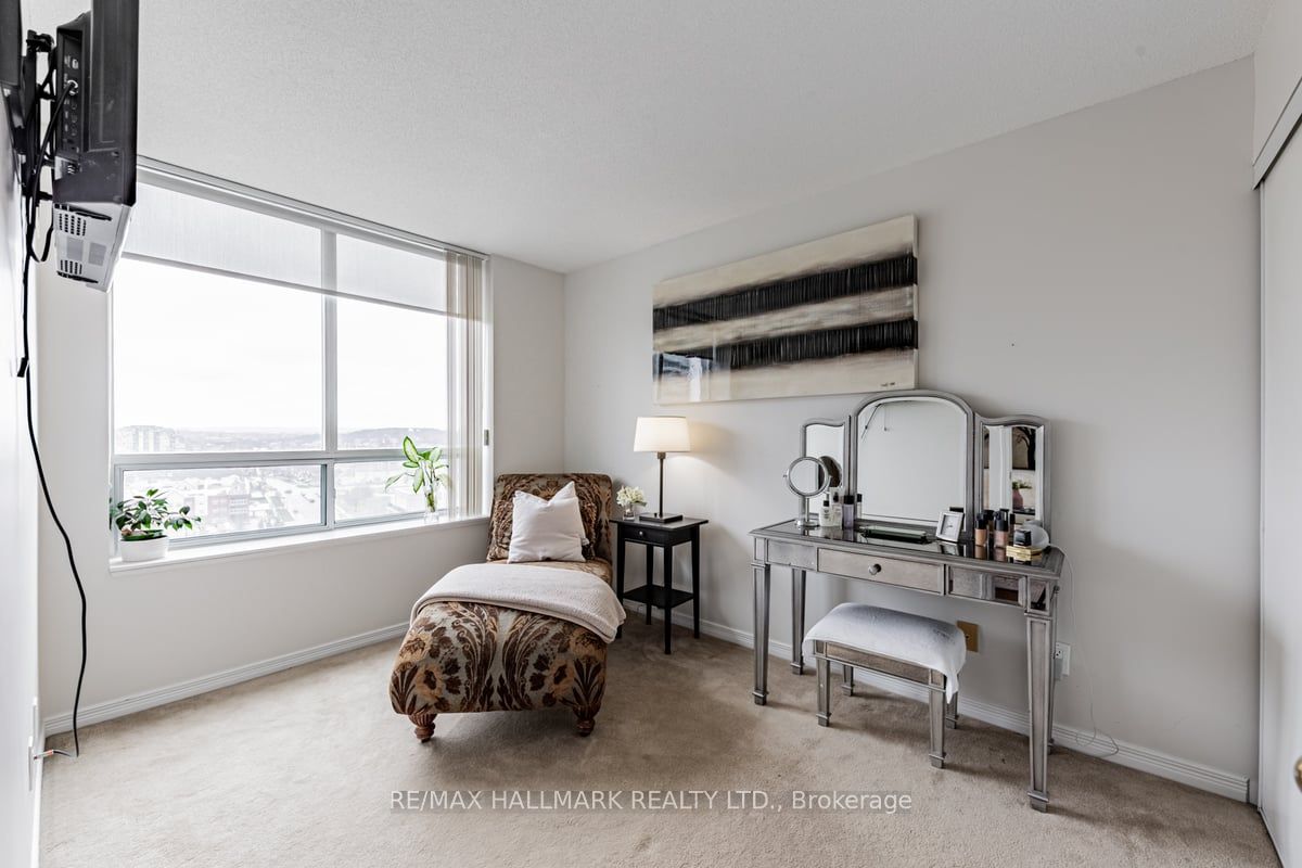 23 Oneida Crescent #PH02