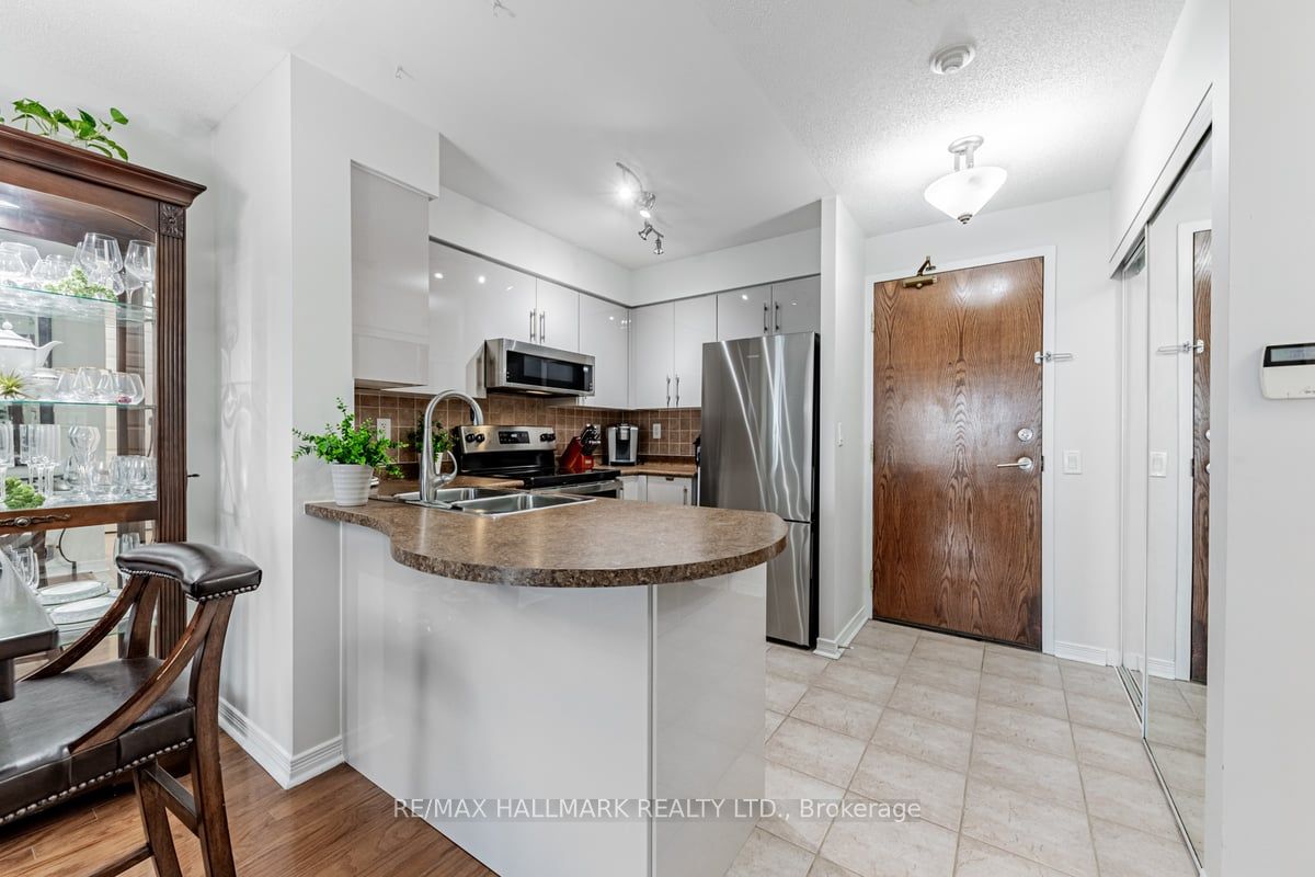 23 Oneida Crescent #PH02