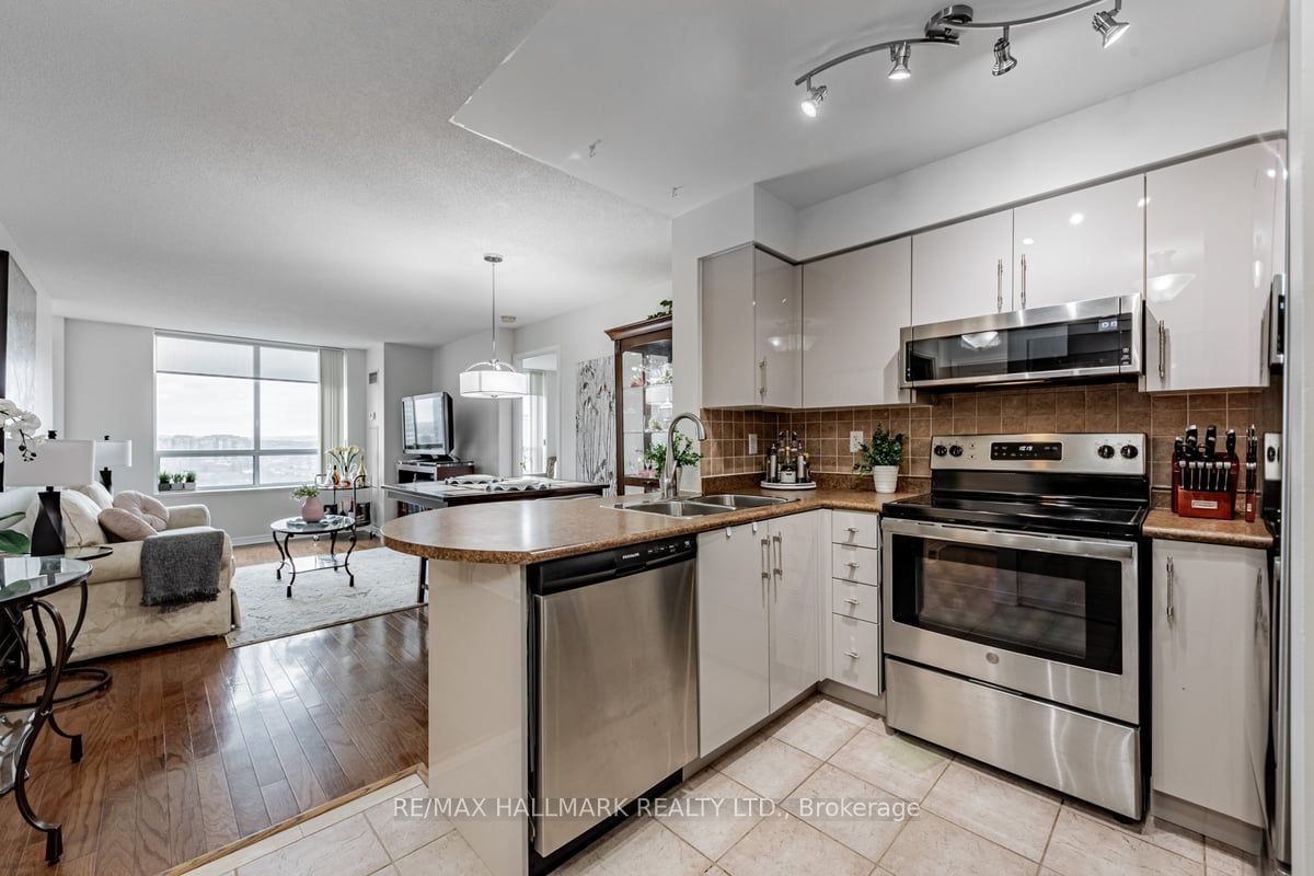 23 Oneida Crescent #PH02