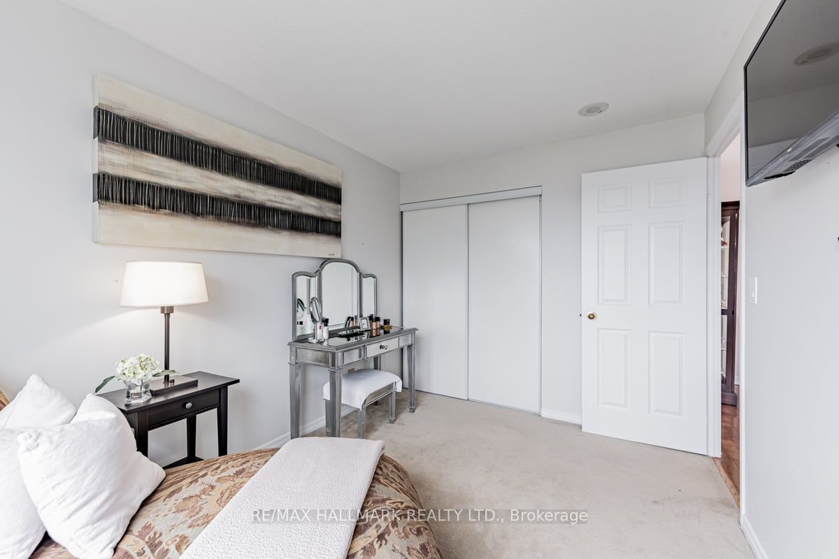 23 Oneida Crescent #PH02