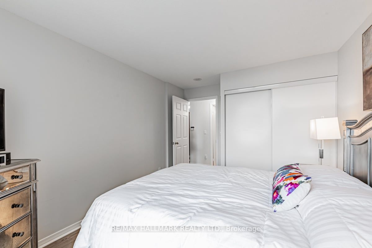 23 Oneida Crescent #PH02
