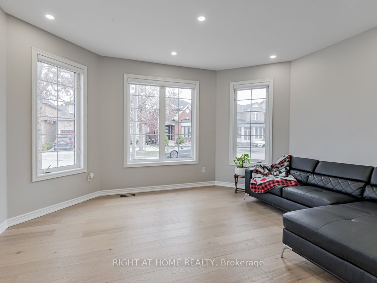 30 Pinecrest Street