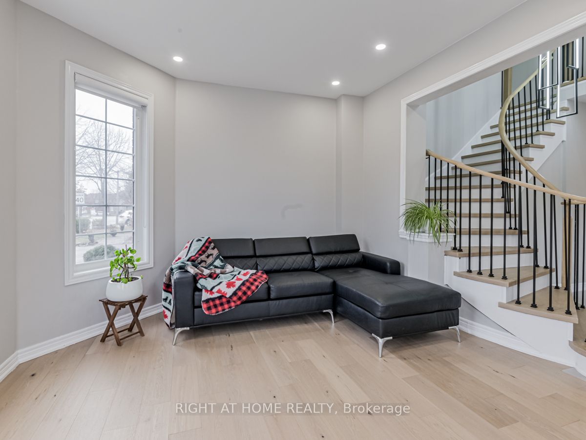 30 Pinecrest Street
