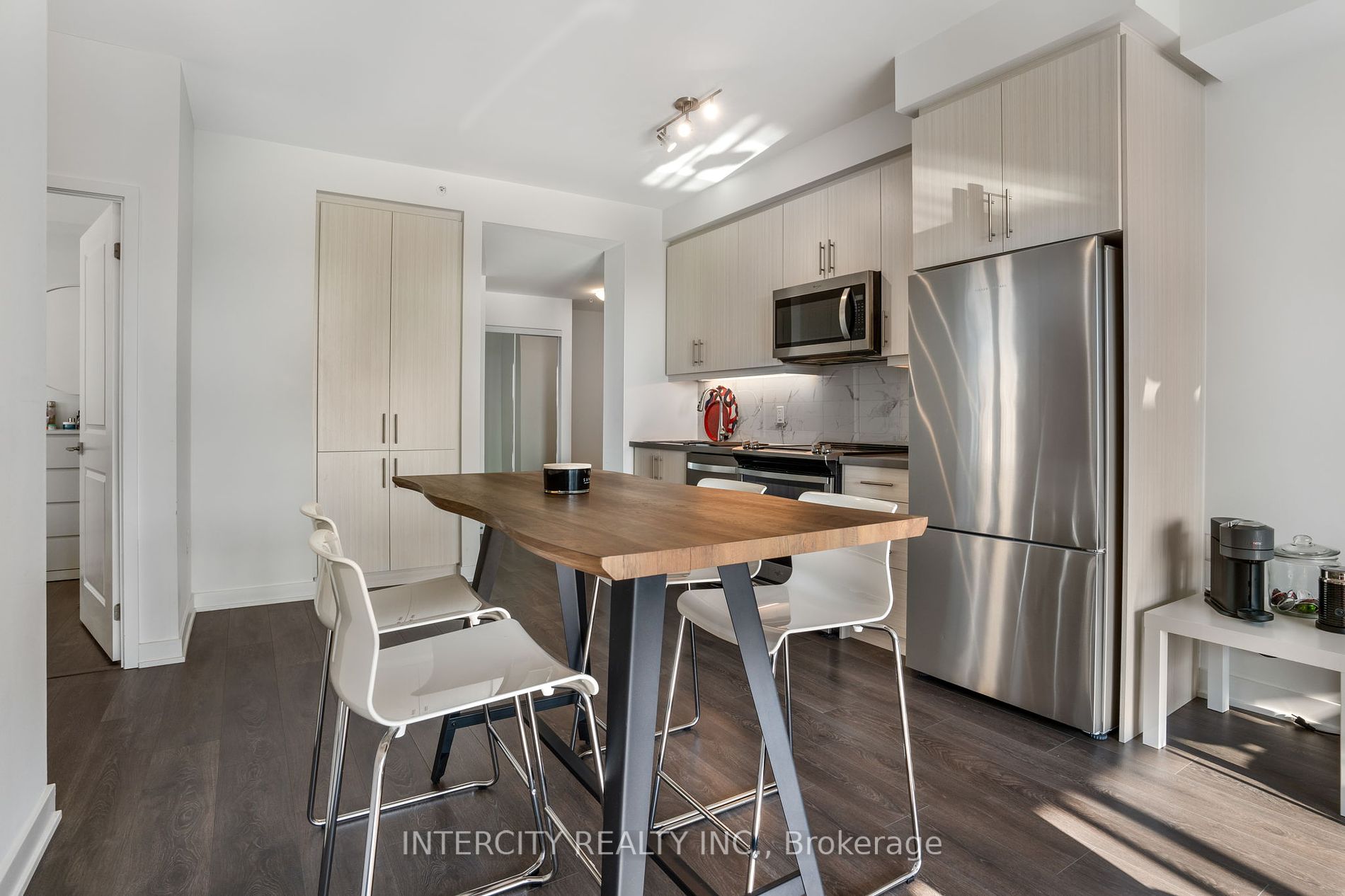 85 Oneida Crescent, #303