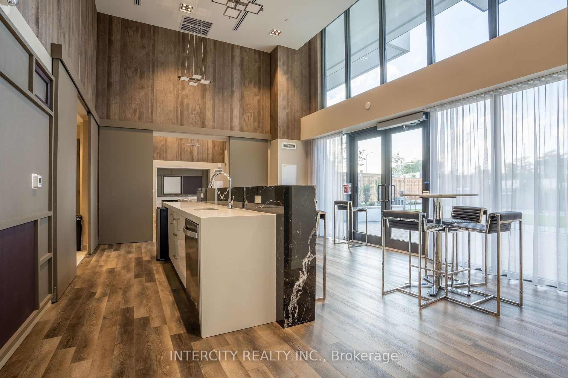 85 Oneida Crescent, #303