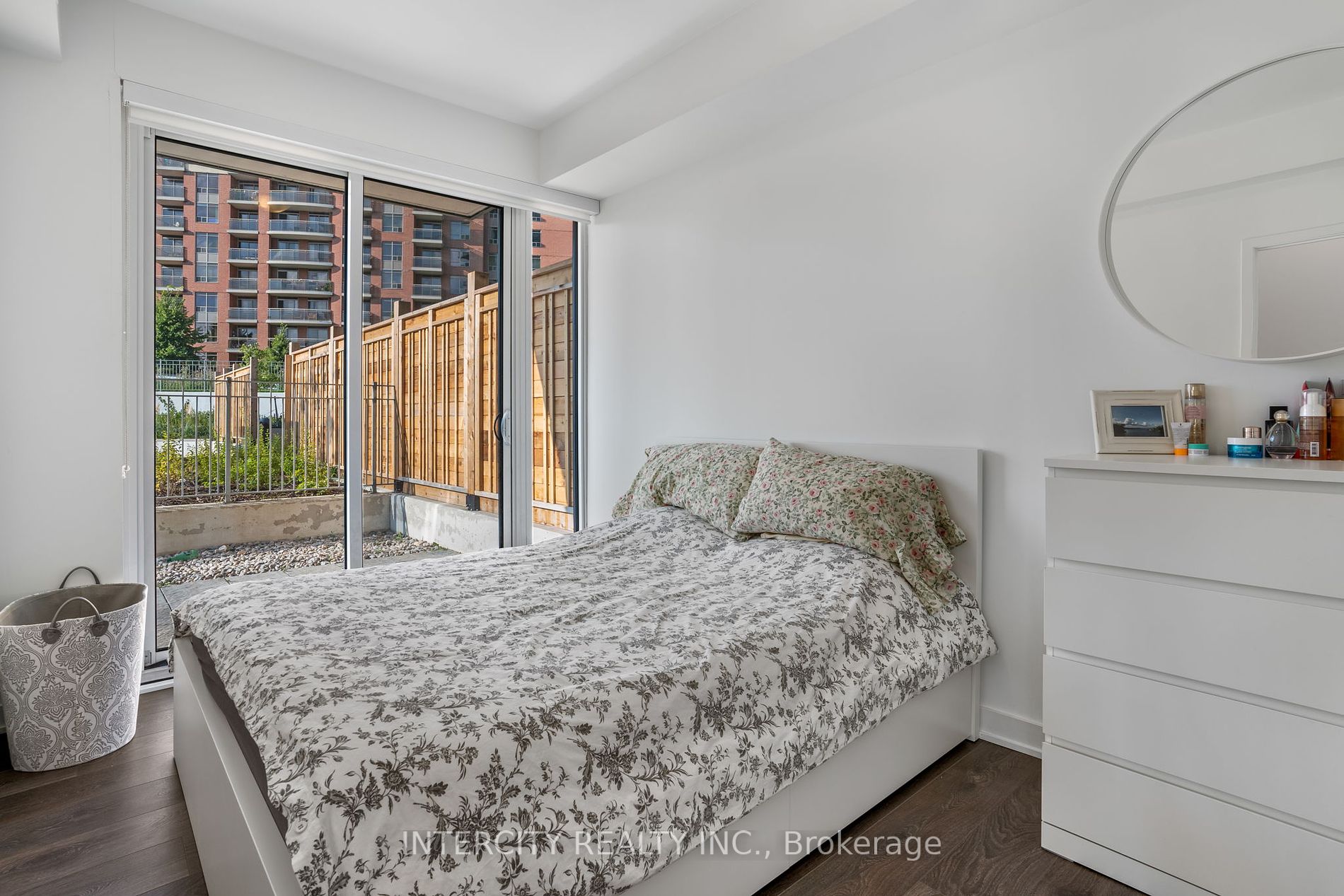 85 Oneida Crescent, #303