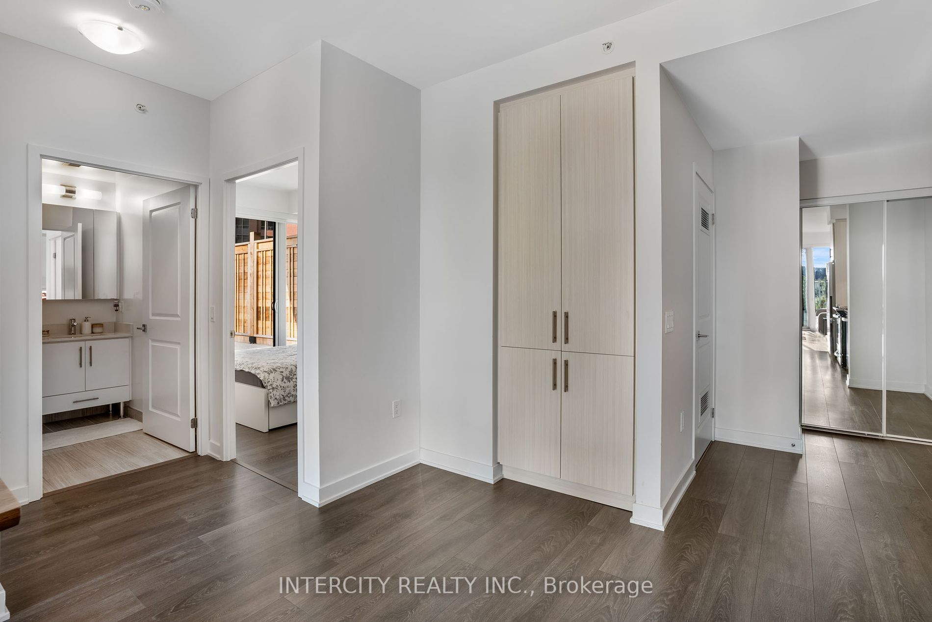 85 Oneida Crescent, #303