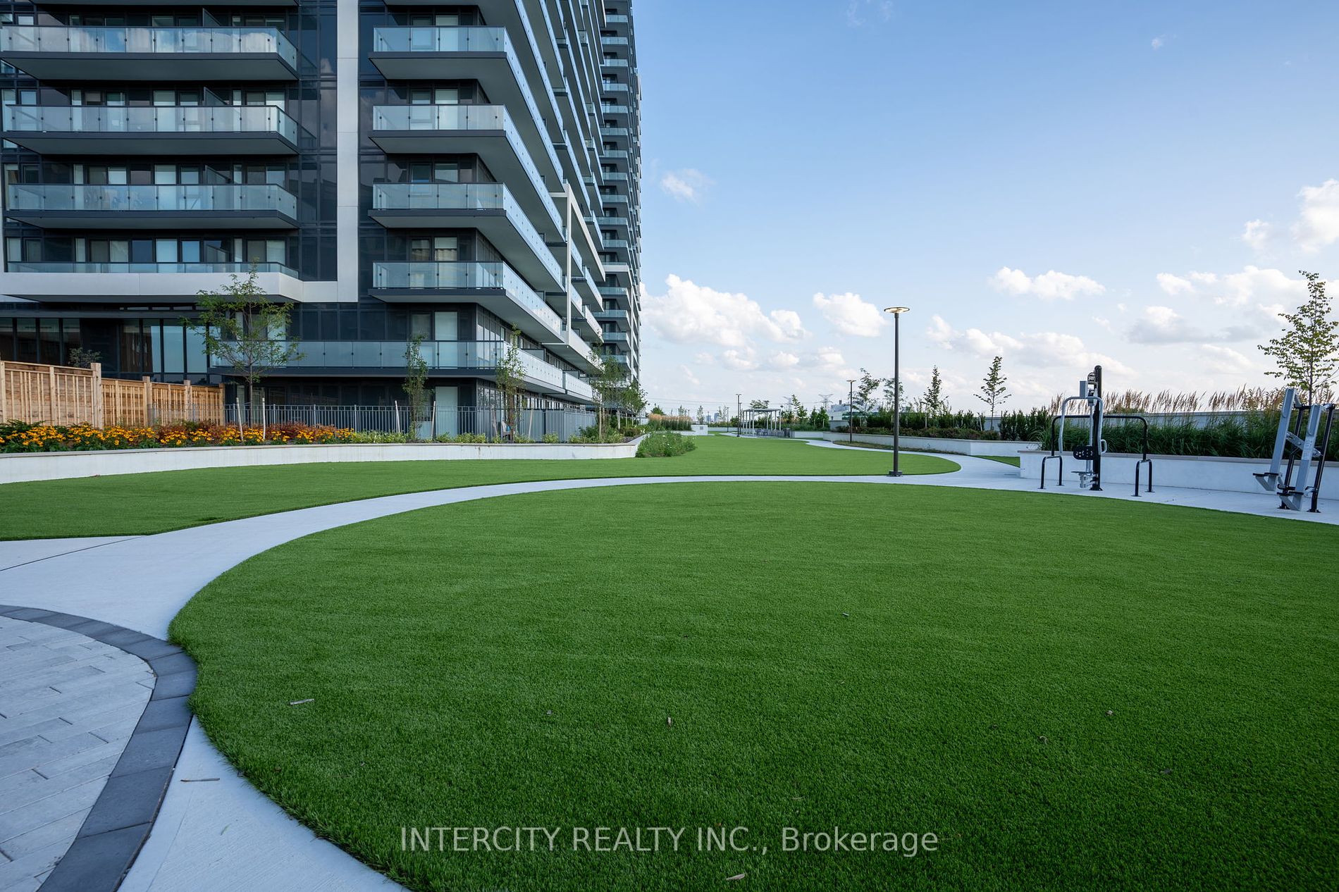 85 Oneida Crescent, #303