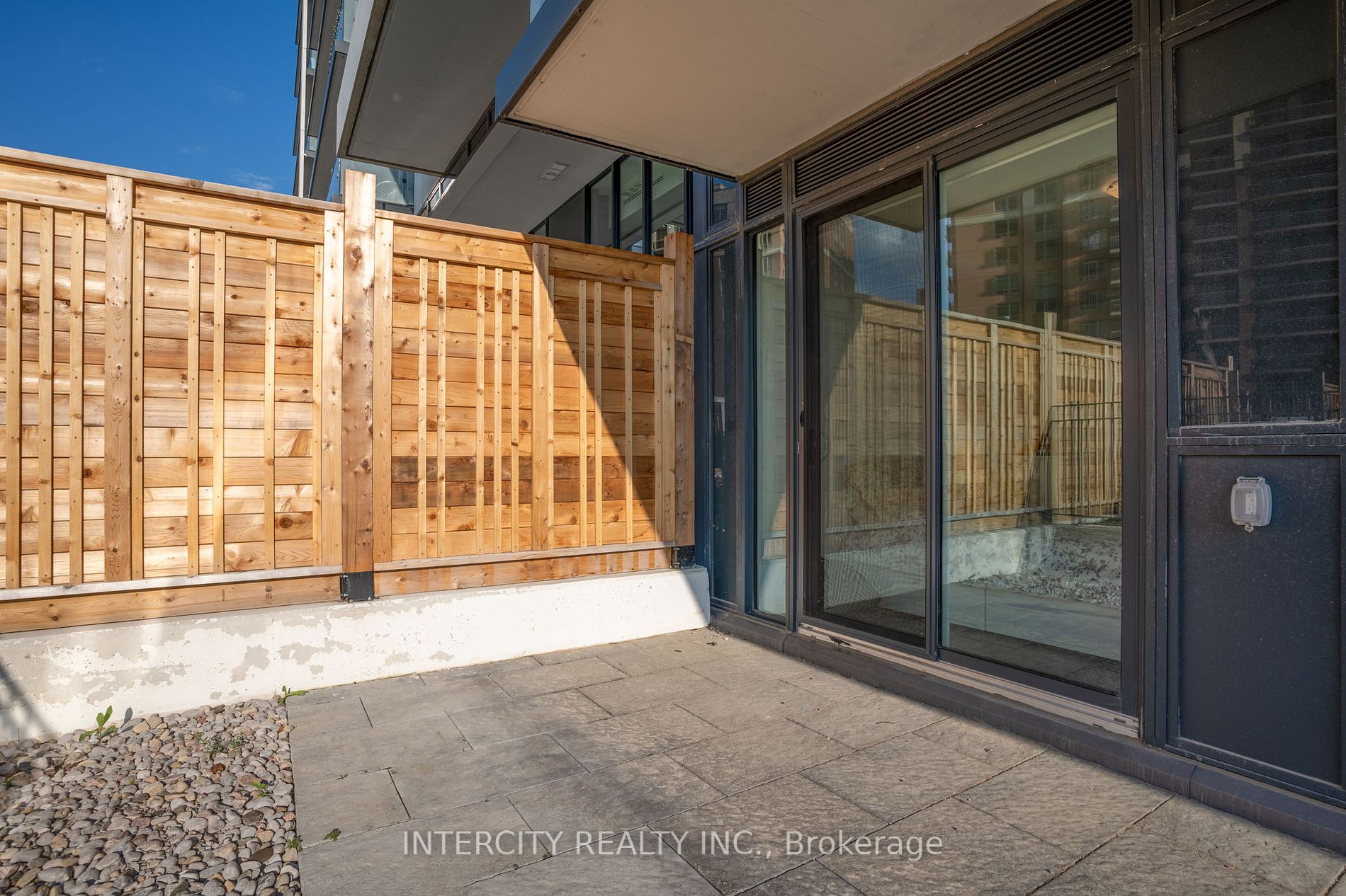 85 Oneida Crescent, #303