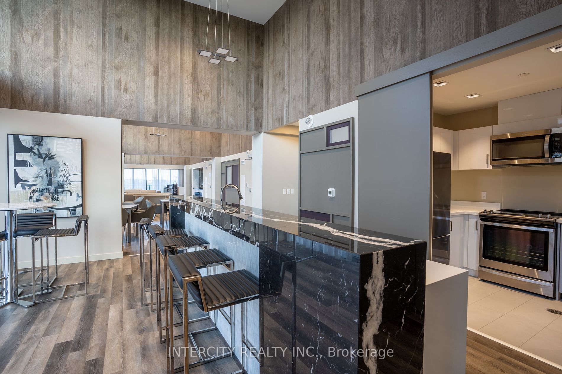 85 Oneida Crescent, #303