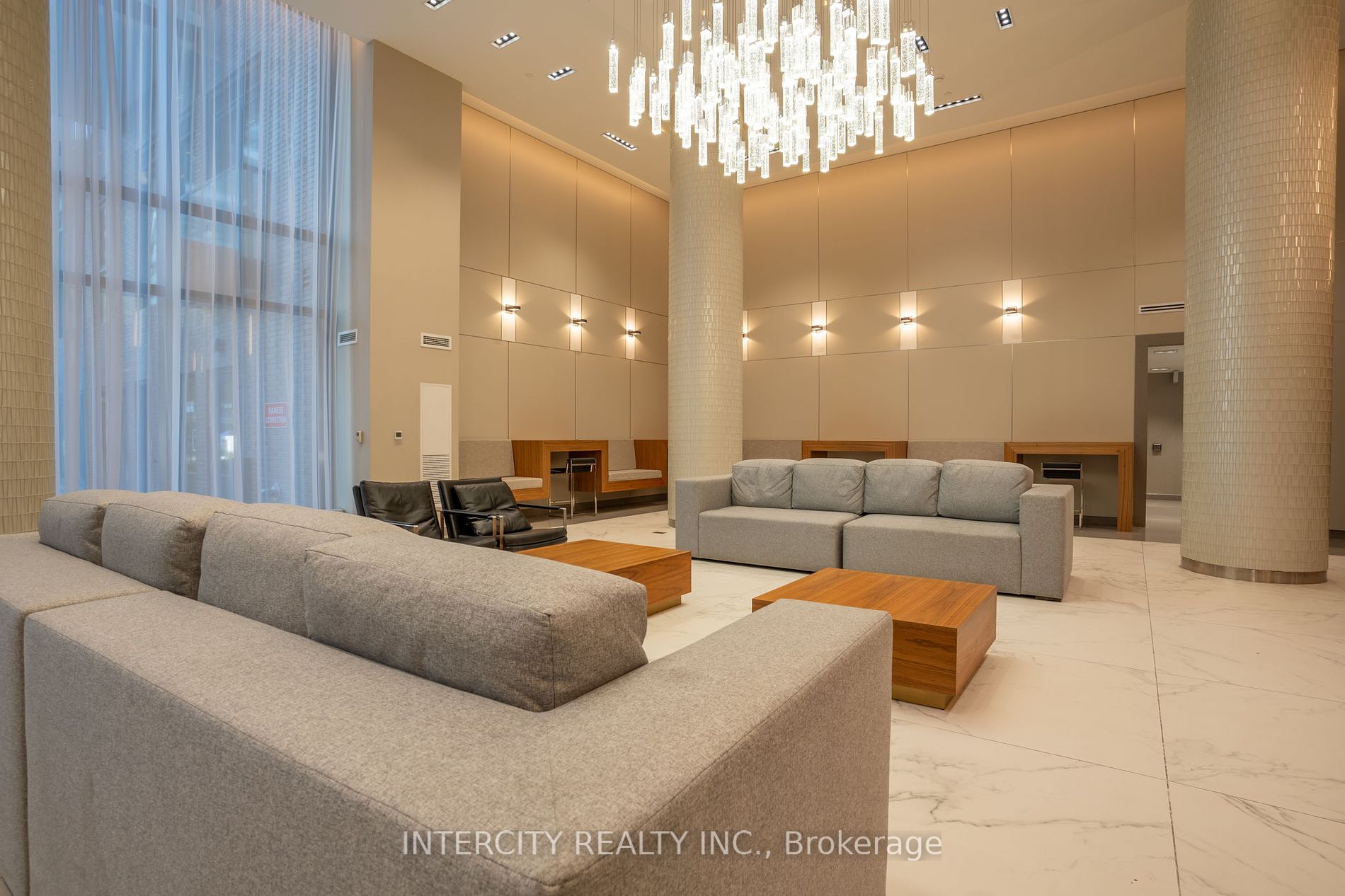 85 Oneida Crescent, #303