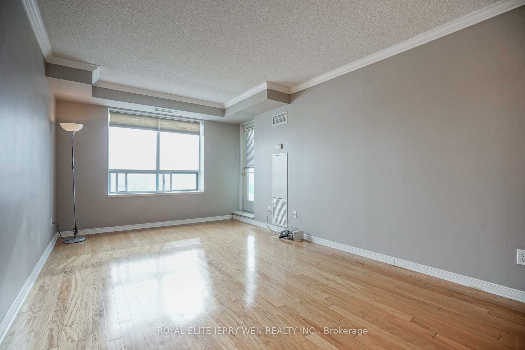 23 Oneida Crescent #708