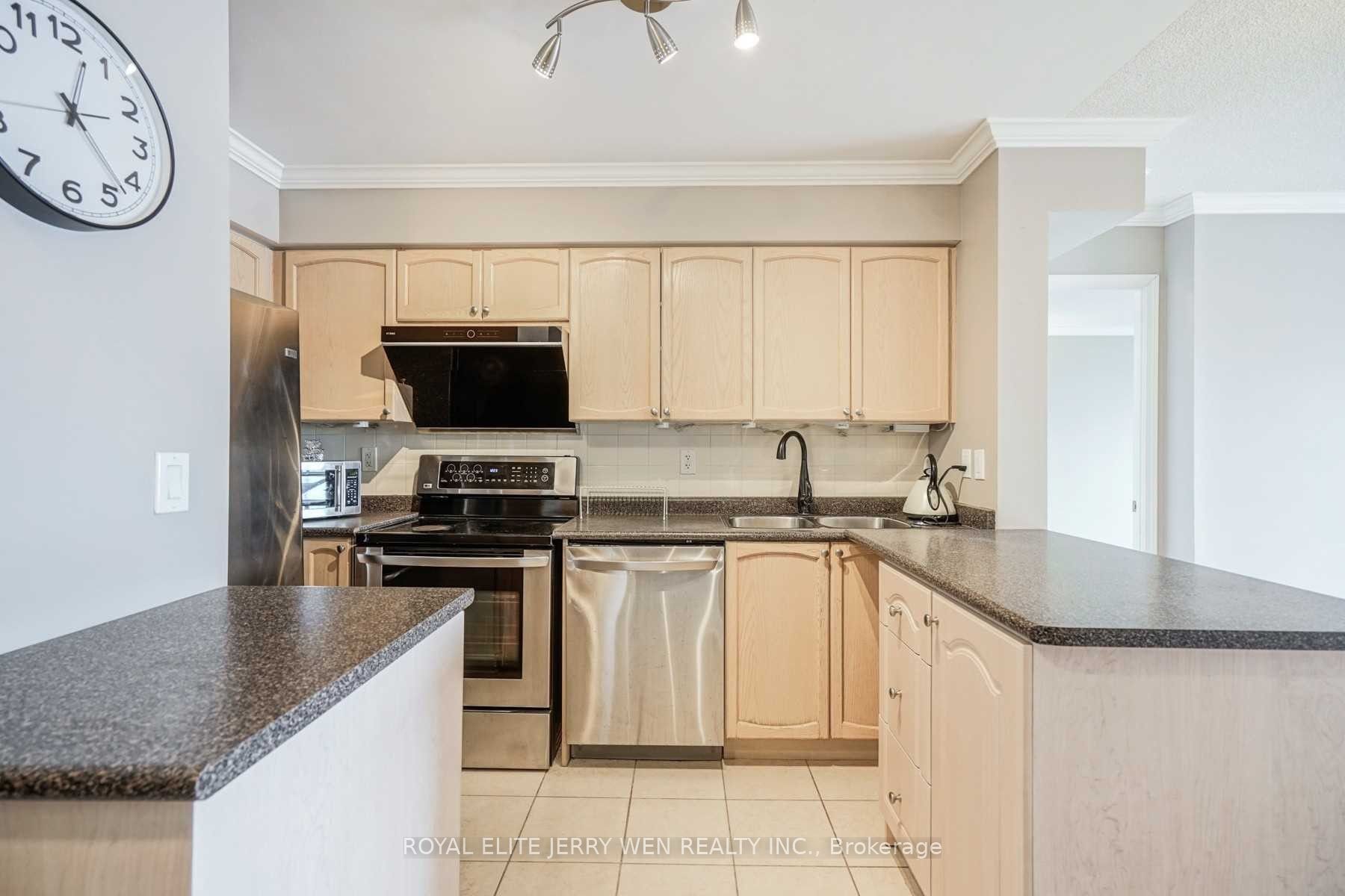 23 Oneida Crescent #708