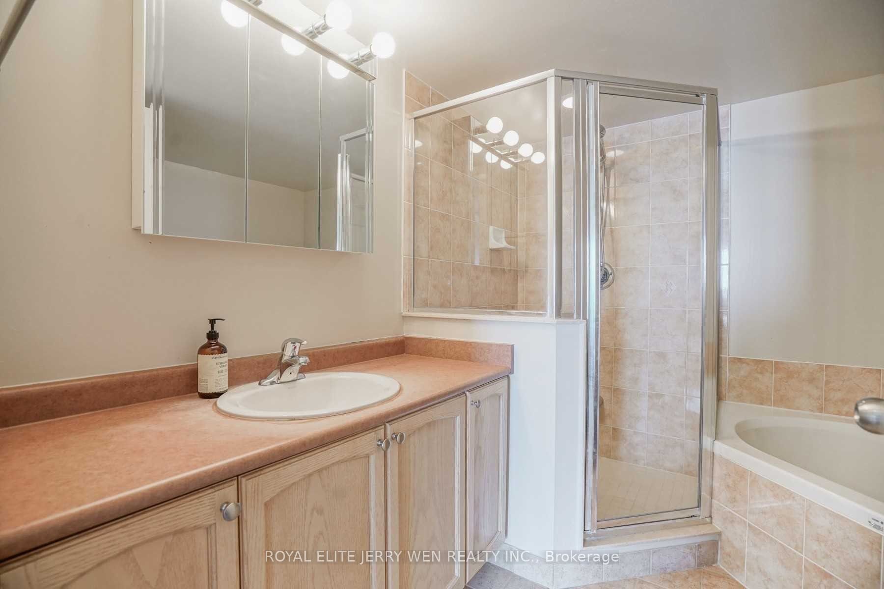 23 Oneida Crescent #708