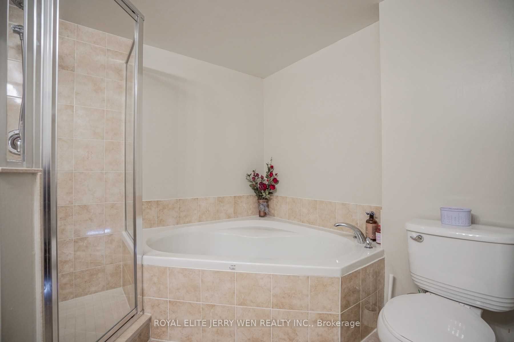 23 Oneida Crescent #708