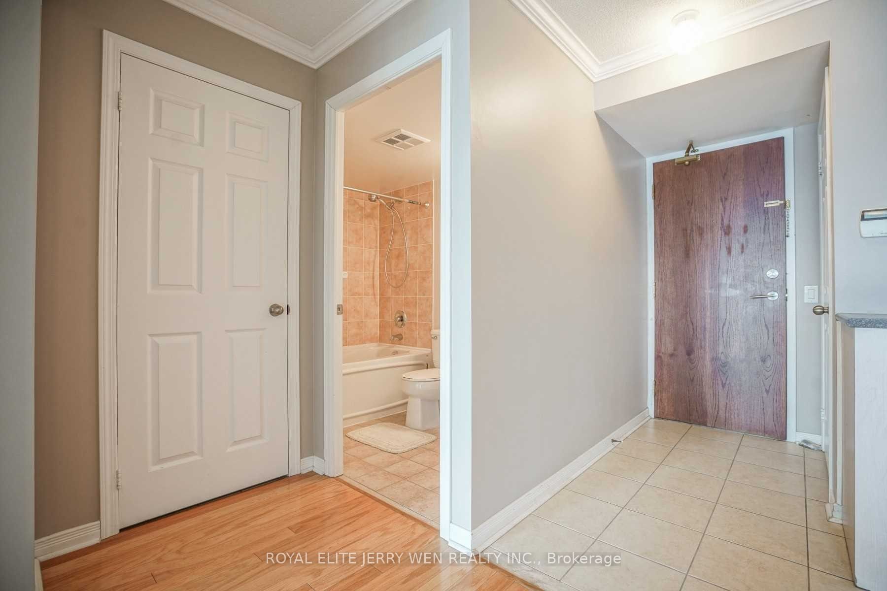 23 Oneida Crescent #708