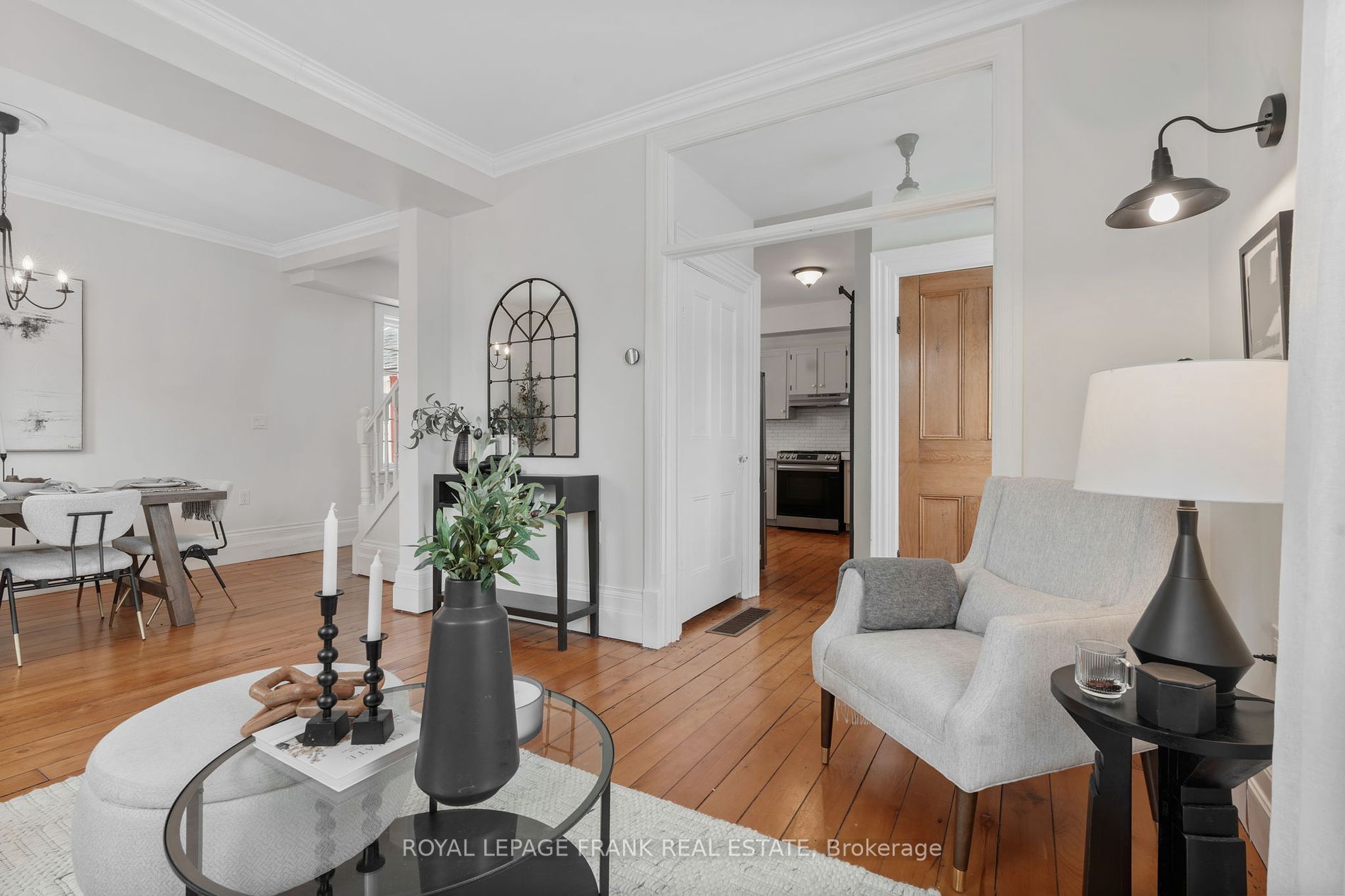 203 Brock St W