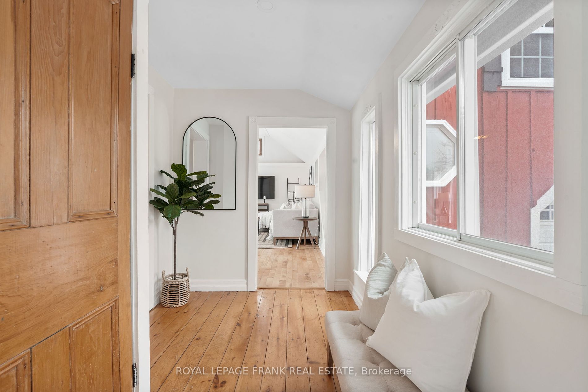 203 Brock St W