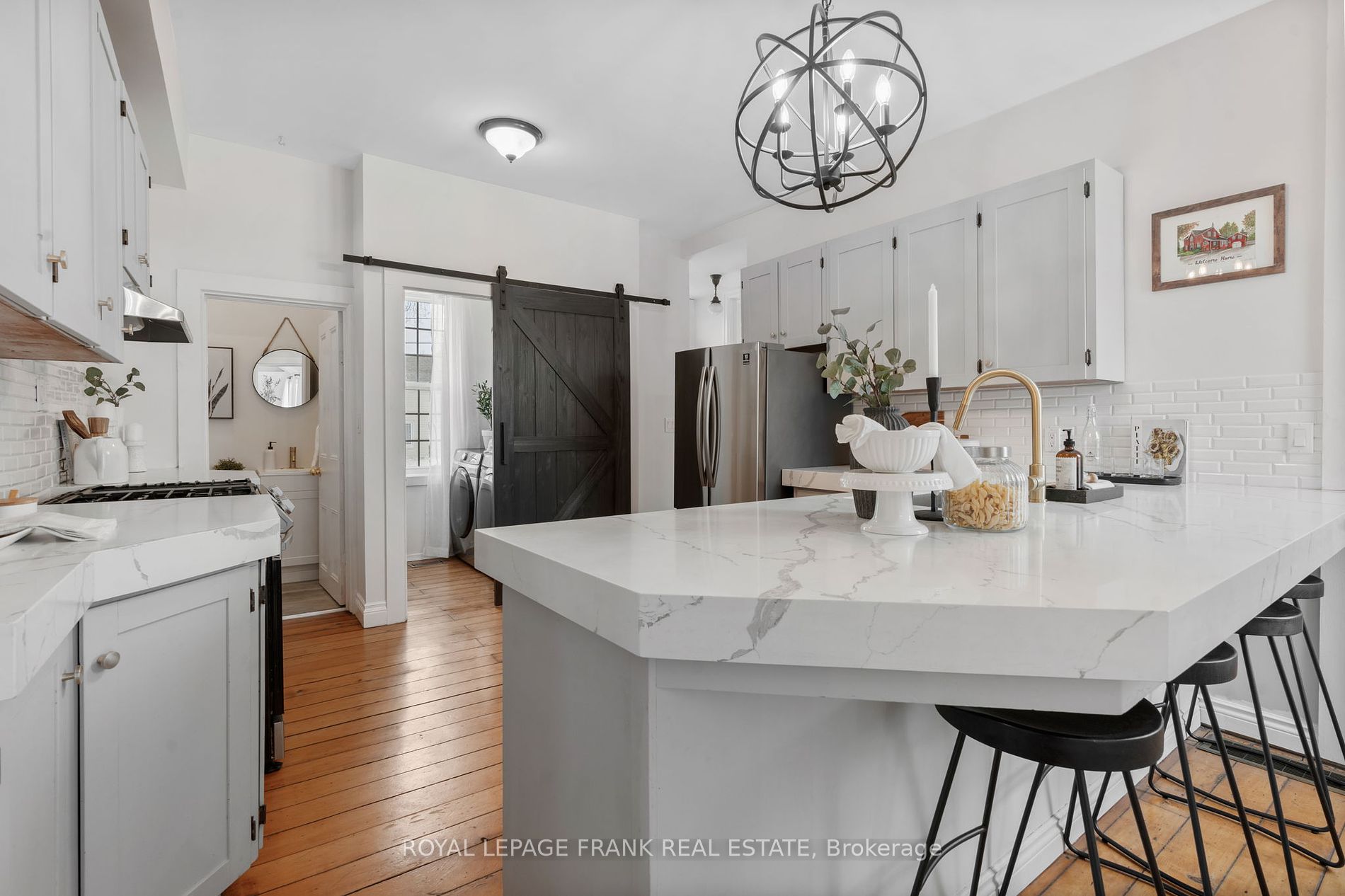 203 Brock St W