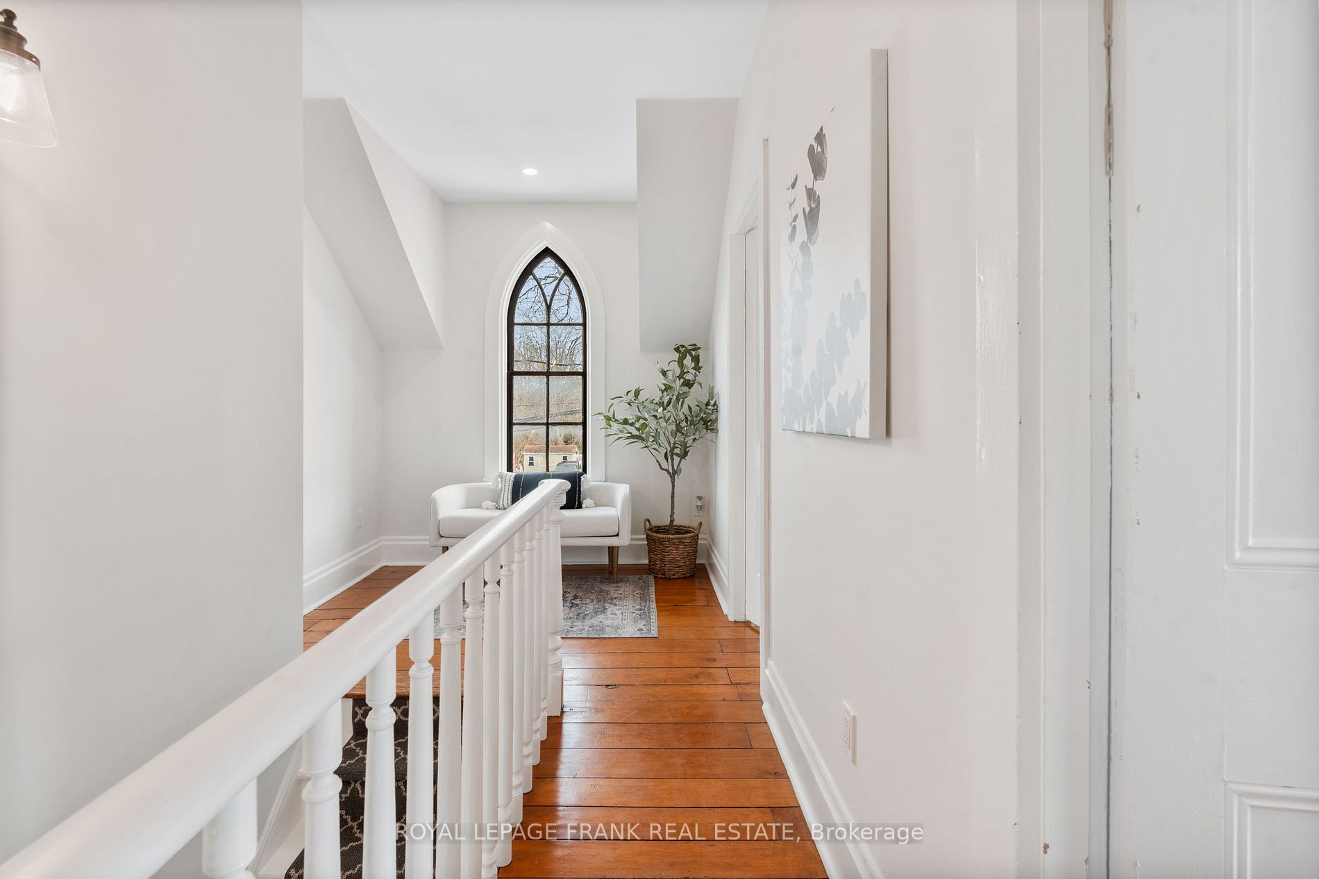 203 Brock St W