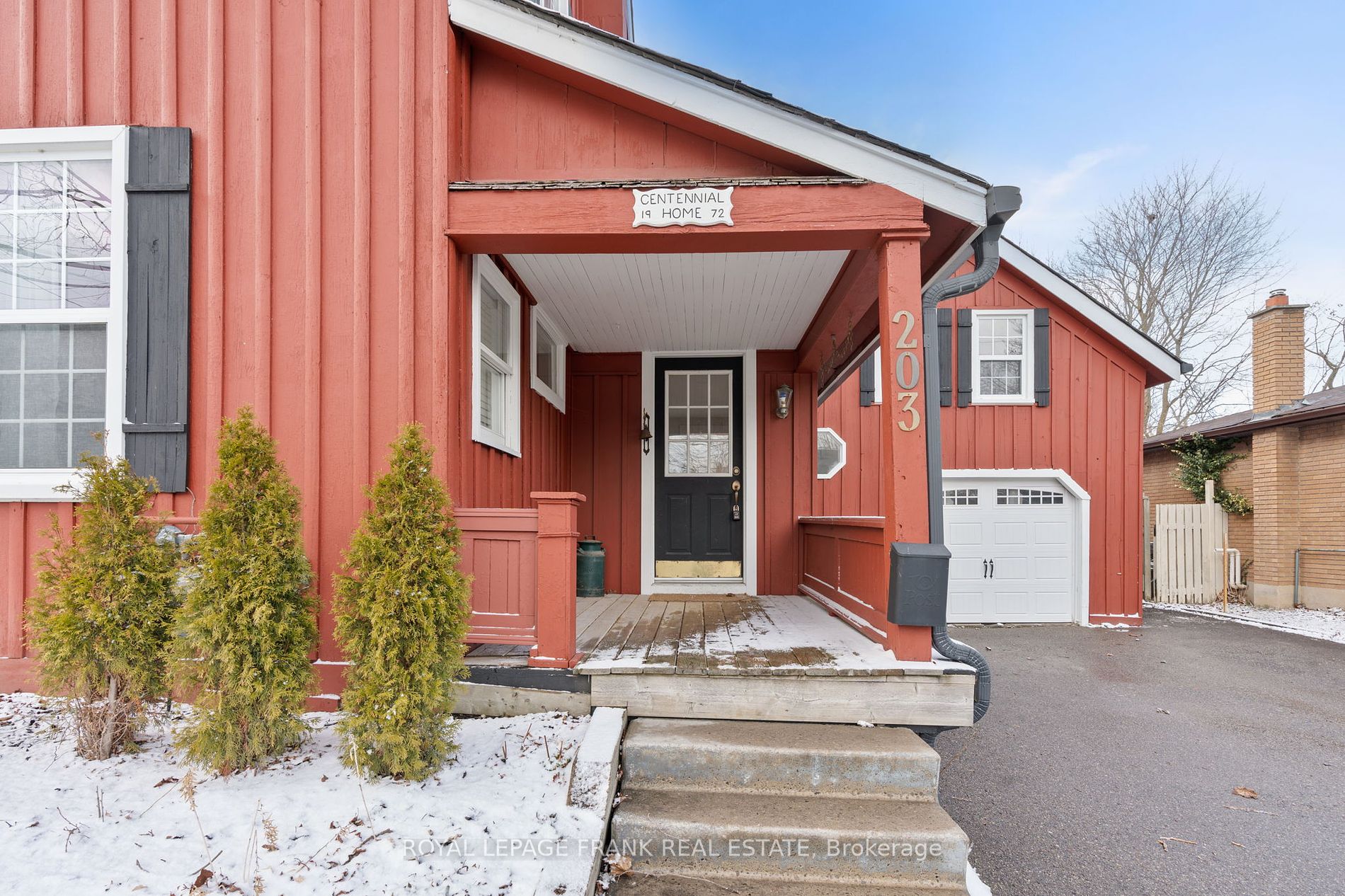 203 Brock St W