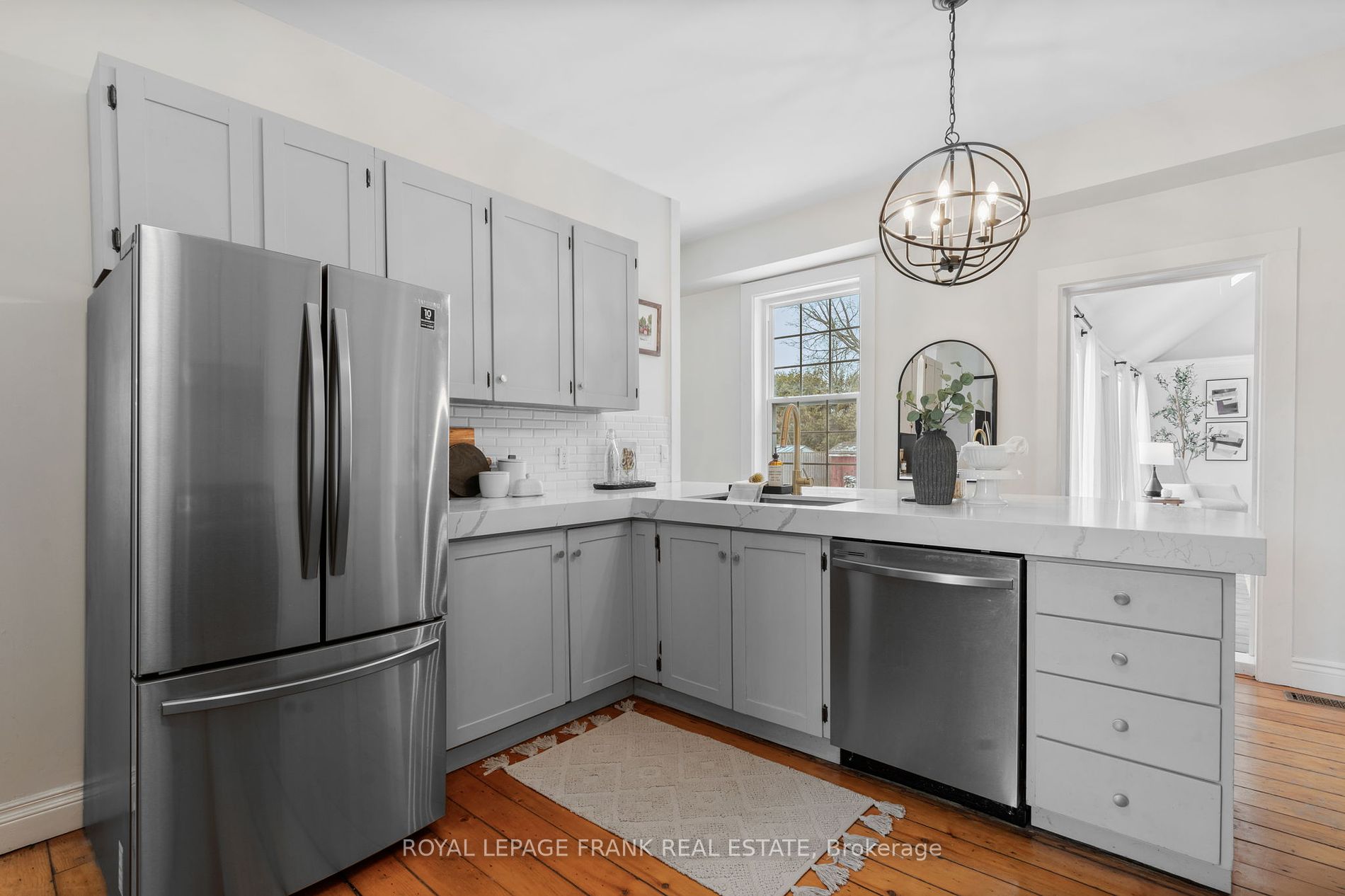 203 Brock St W