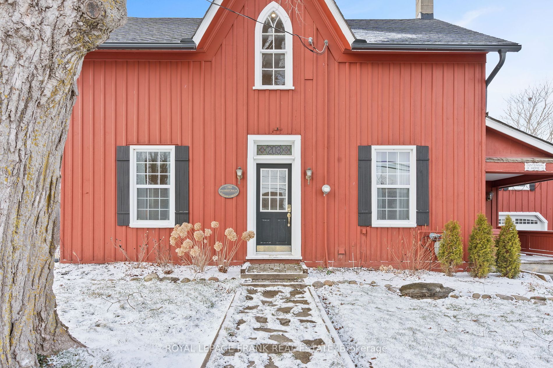 203 Brock St W