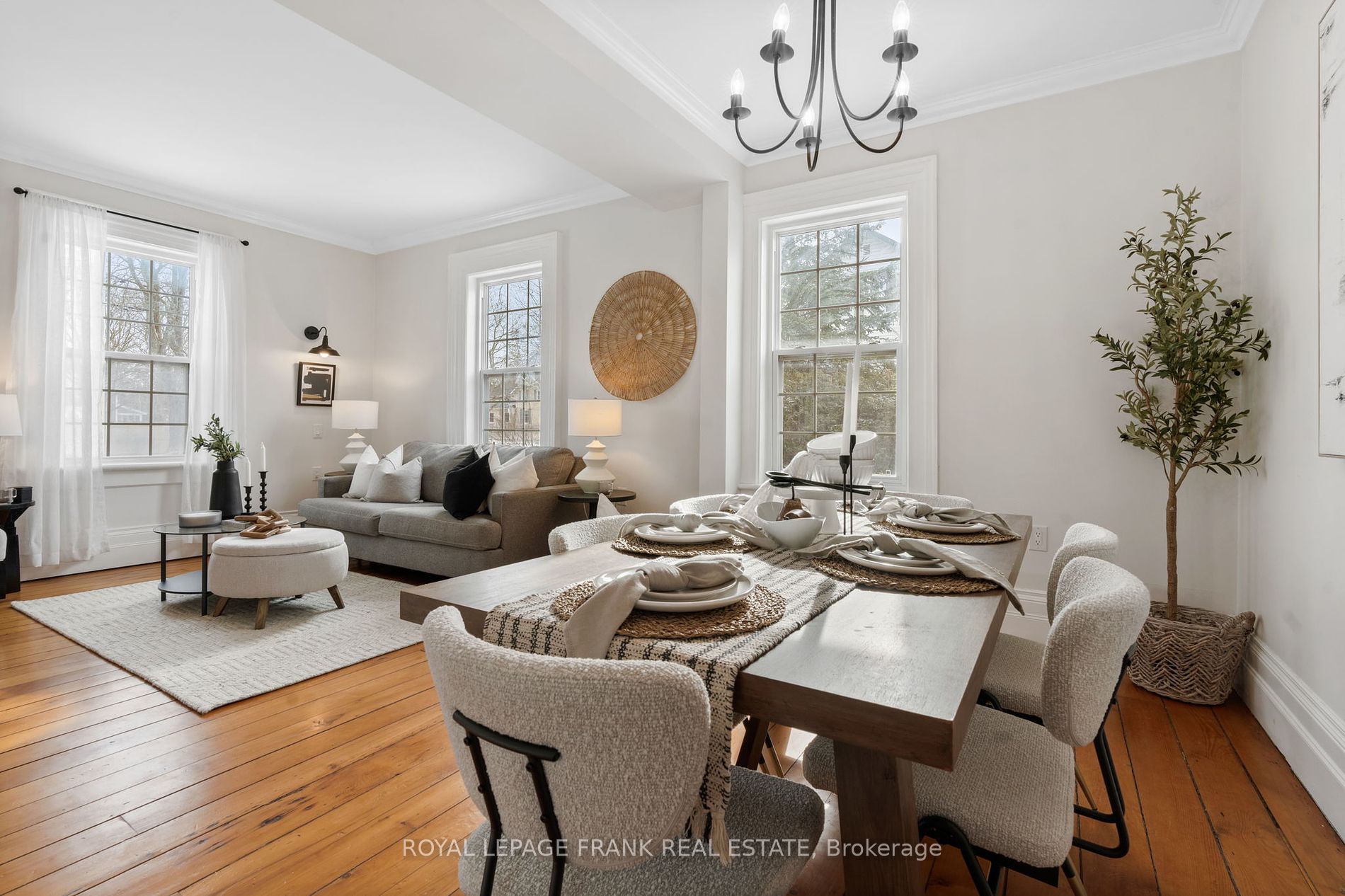 203 Brock St W