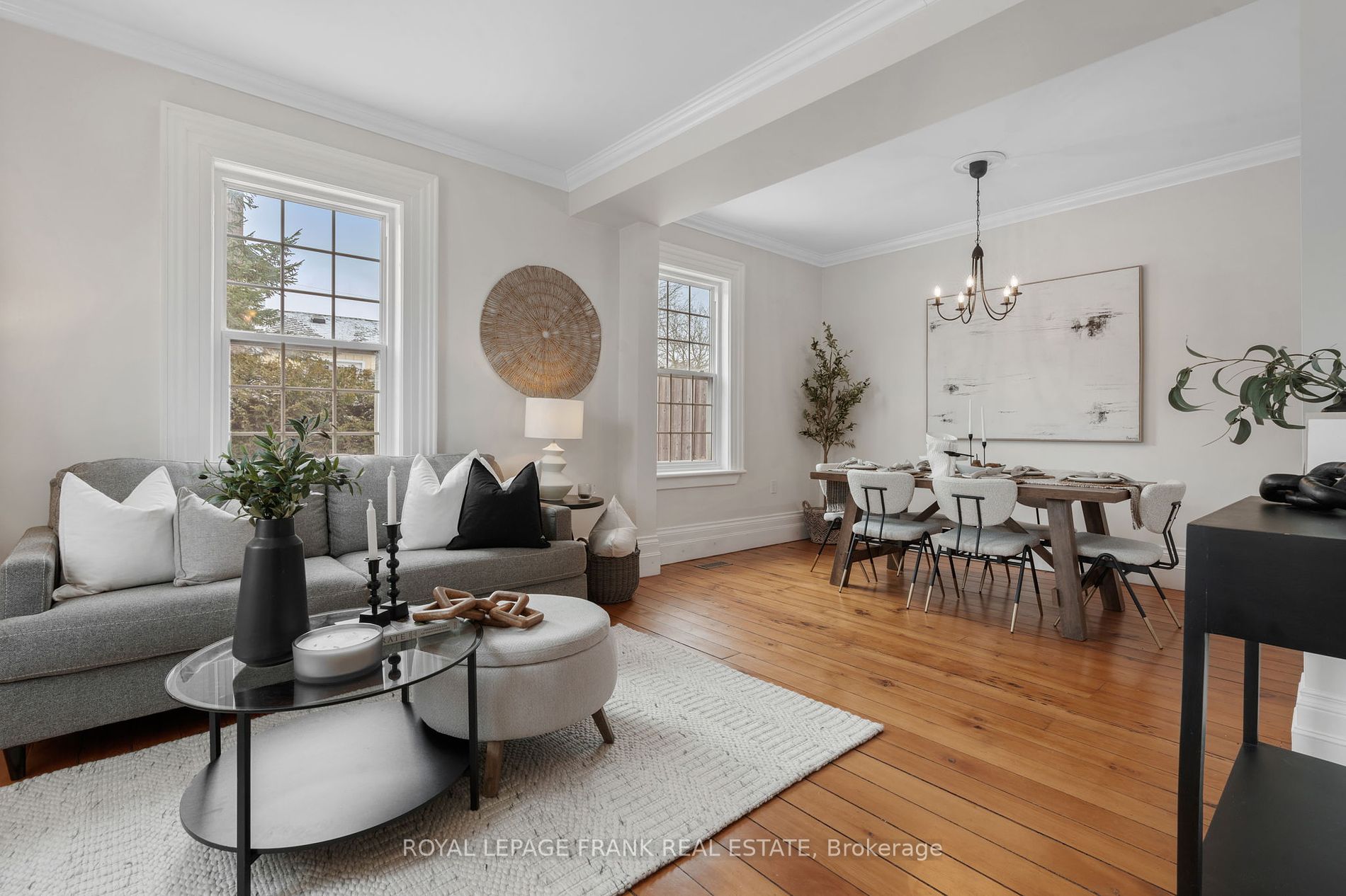 203 Brock St W