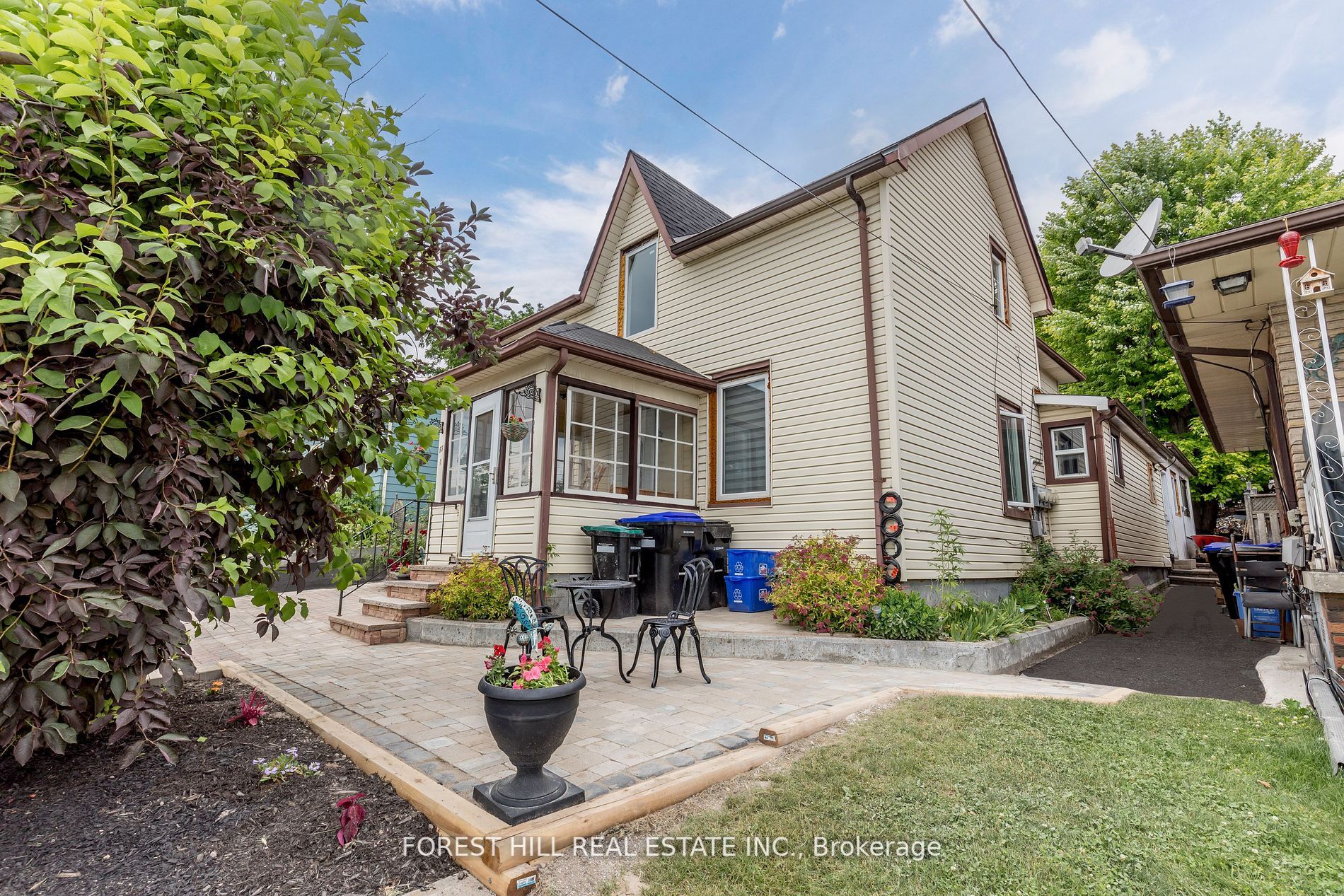 93 John Street E