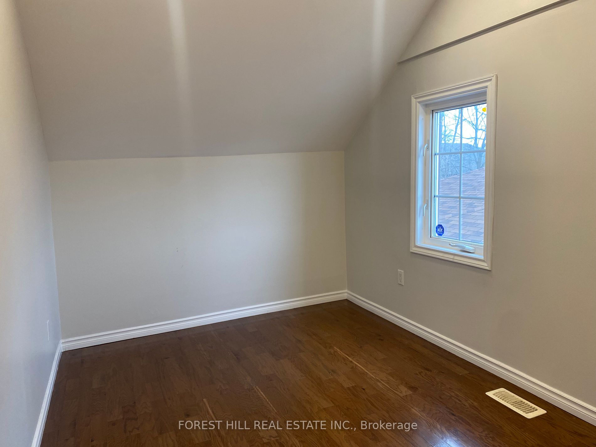 93 John Street E