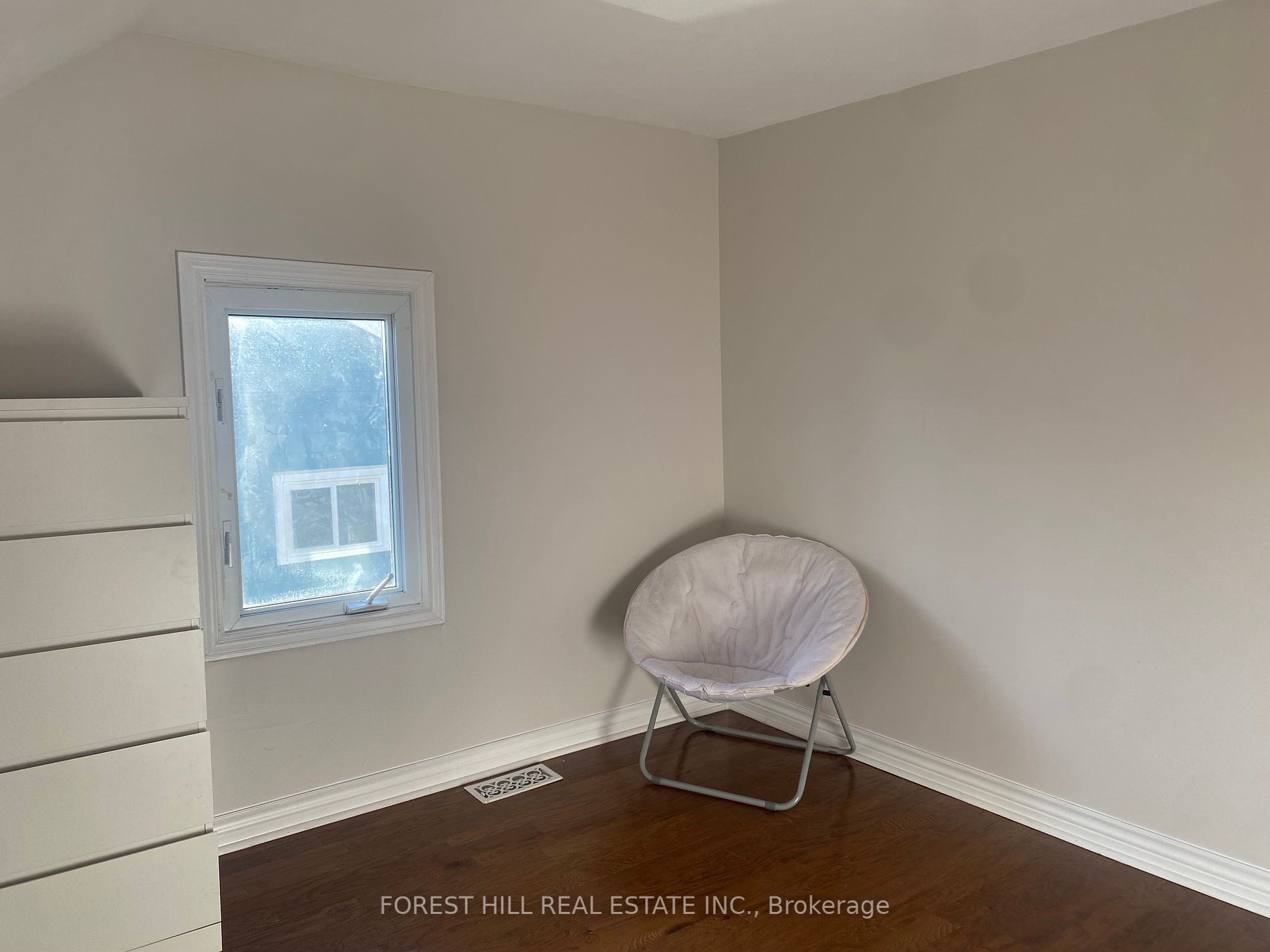 93 John Street E