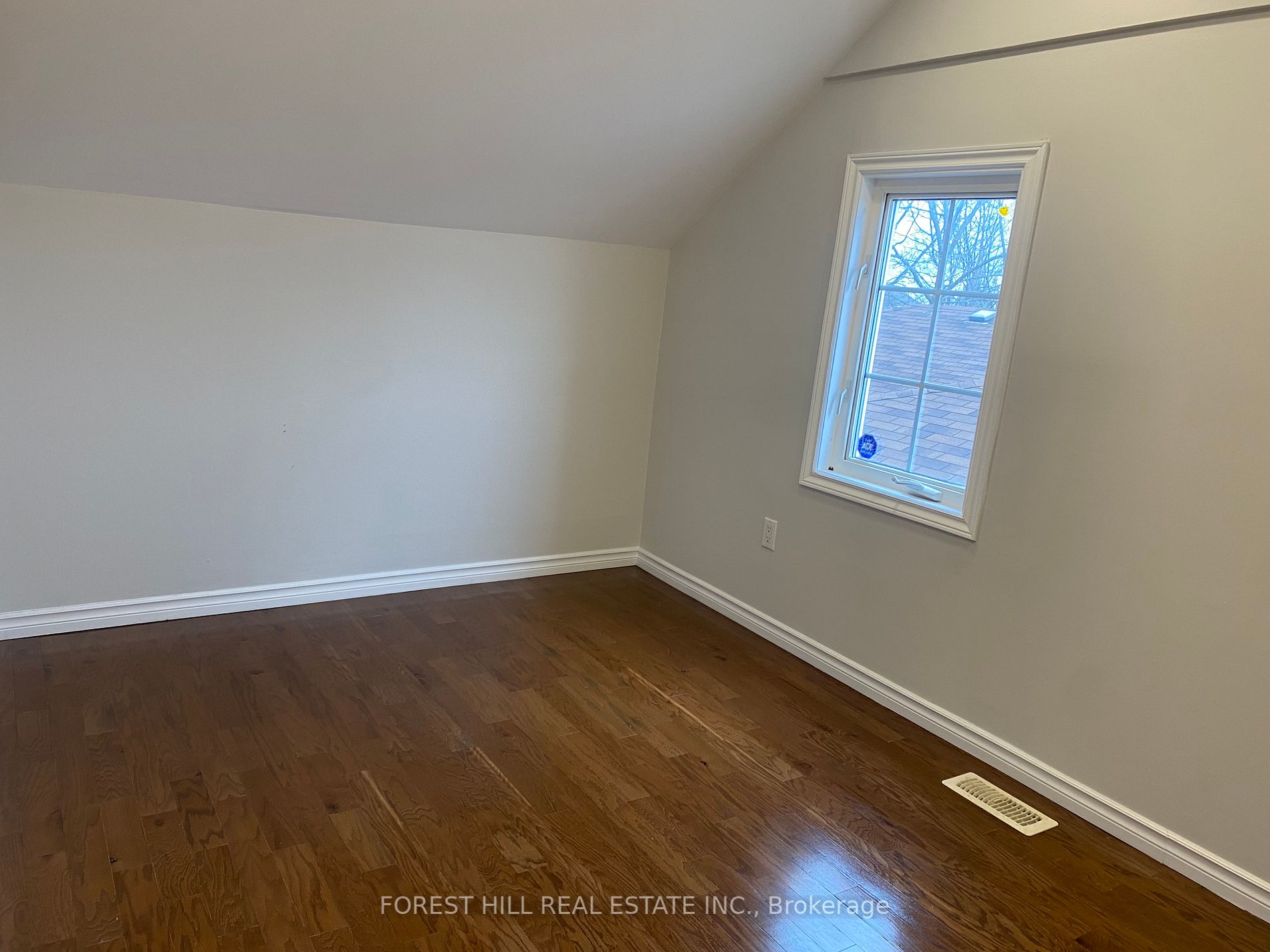 93 John Street E