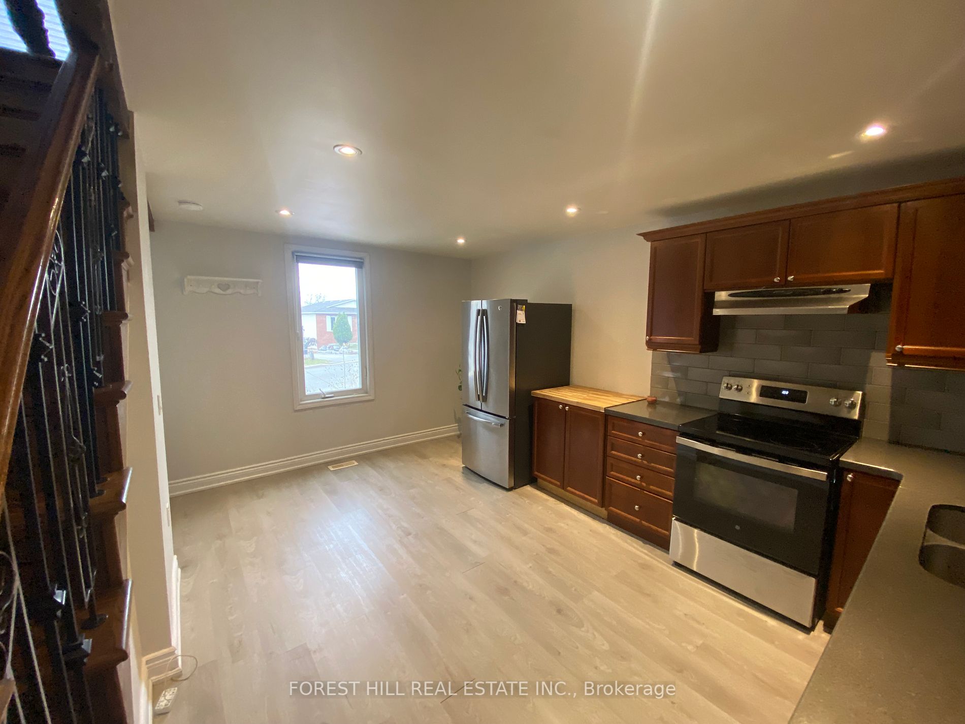 93 John Street E